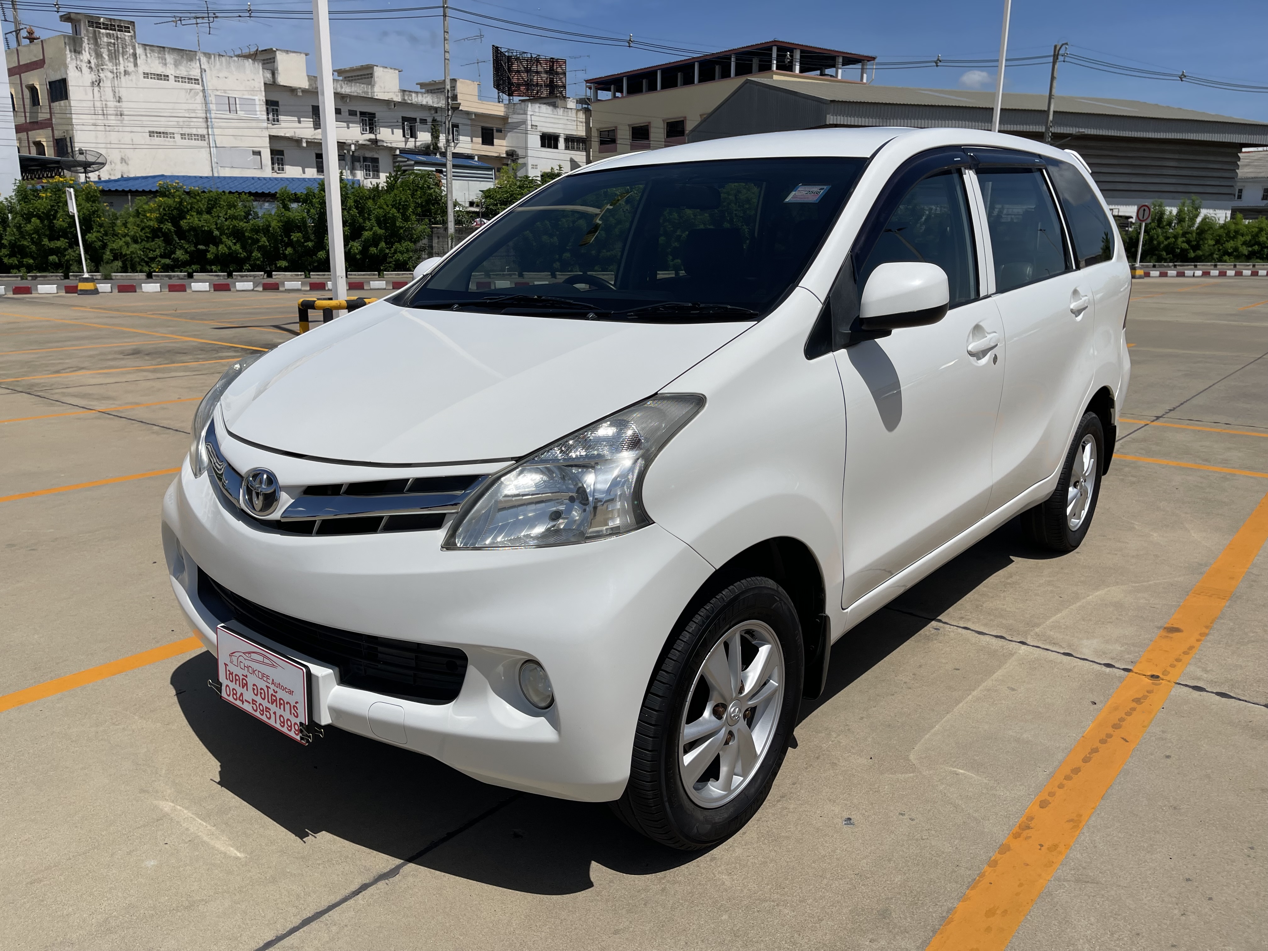 Toyota Avanza 1.5 G At 2015 ขาว