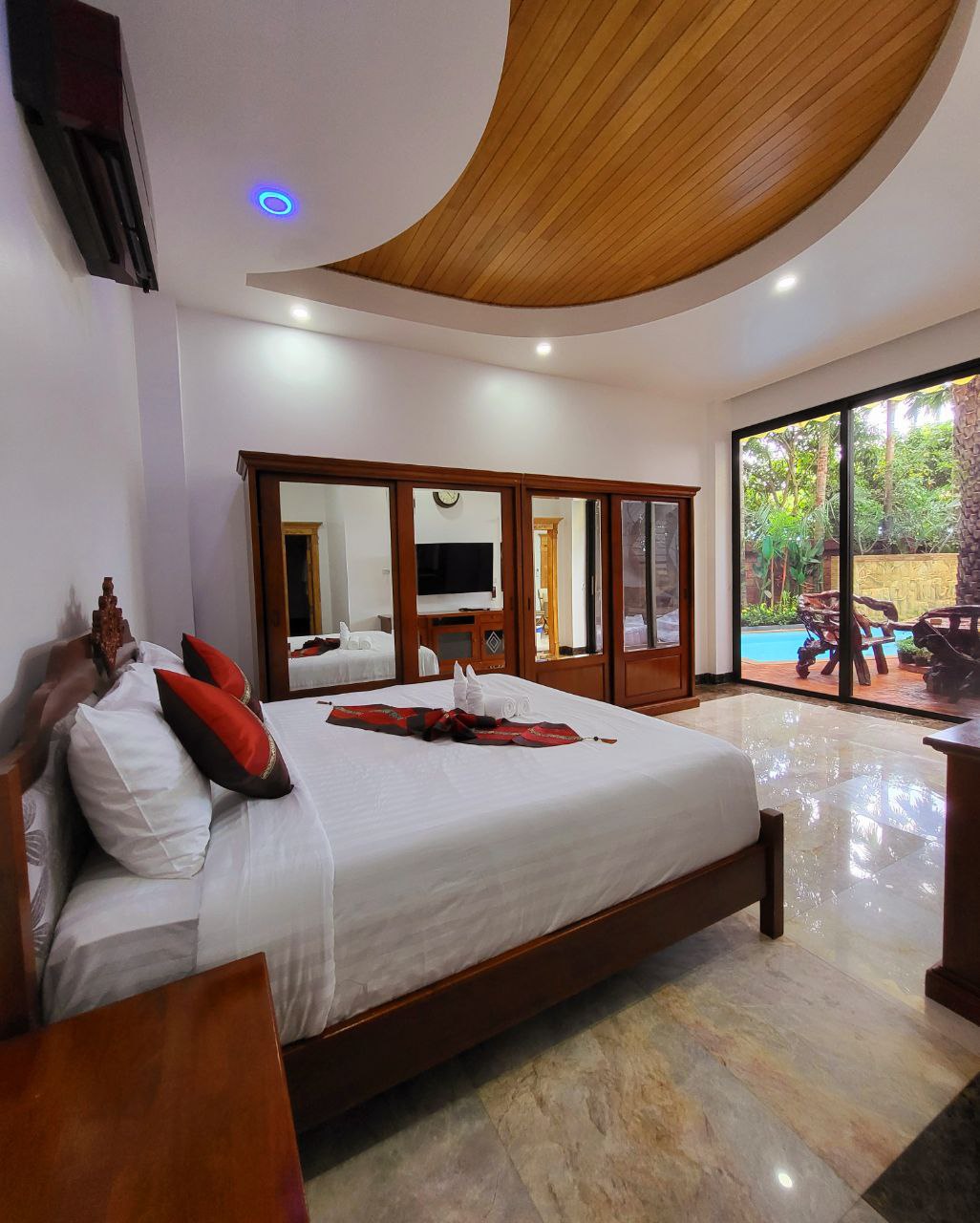 For Rent : Rawai, Naiharn Private Pool Villa, 4 bedrooms 5 Bathrooms