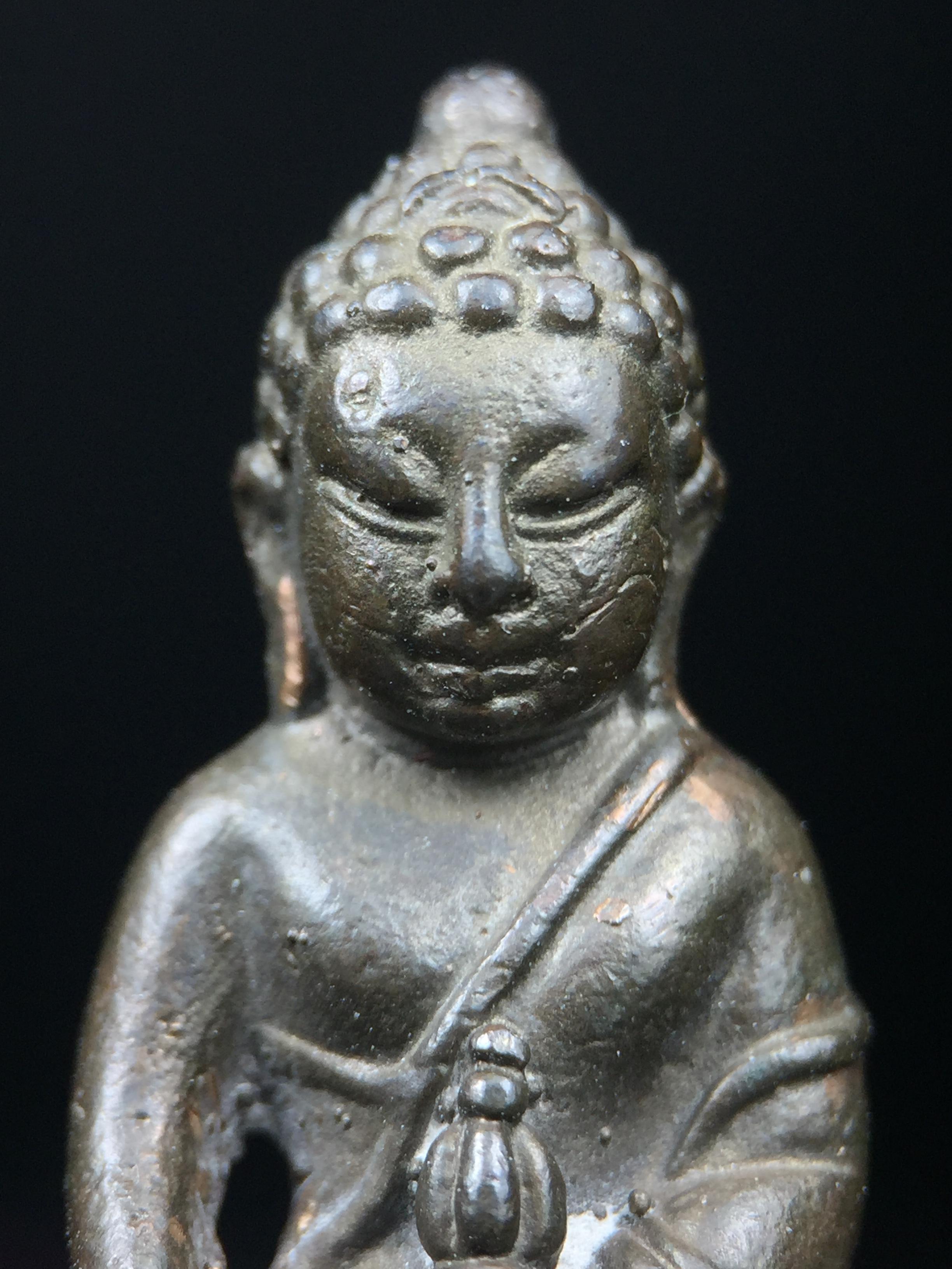 พระกริ่ง ภปร. 60 ปี ธรรมศาสตร์ สร้างเป็นที่ระลึกการสถาปนาครบรอบ 60 ปี มหาวิทยาลัยธรรมศาสตร์ ปี 2537(ในหลวงรัชกาลที่9 เสด็จเป็นประธานในพิธี)(พิธีใหญ่ เกจิที่มีชื่อเสียงมาร่วมปลุกเสกจำนวนมาก ชนวนมาลสารเก่าเข้มขลัง )**ของดีธรรมศาสตร์ที่ศิษย์เก่าไม่ควรพลาด**