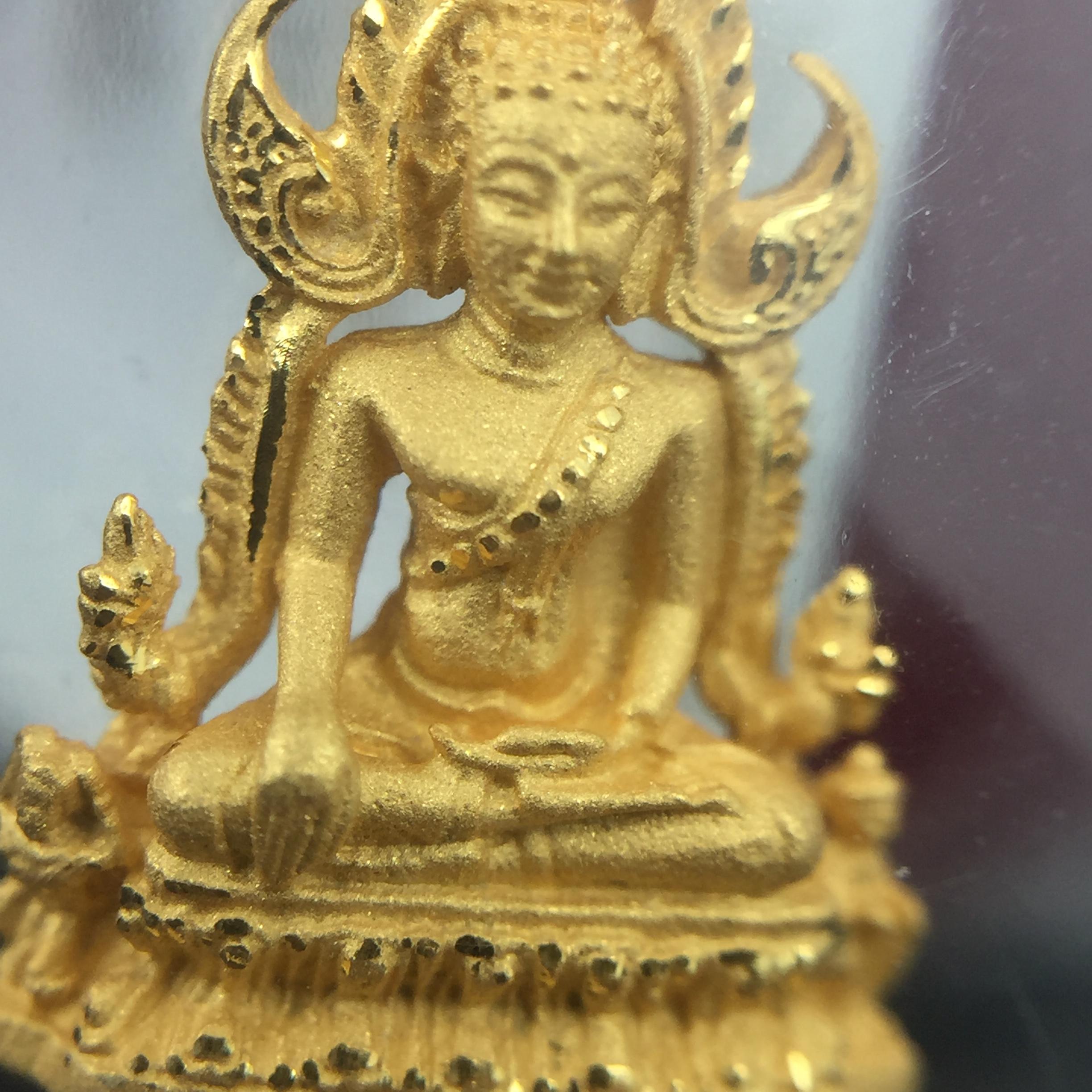 พระพุทธชินราช รุ่น ประวัติศาสตร์ มูลนิธิเพื่อตำรวจไทยจัดสร้าง ปี 2562 เนื้อทองคำขัดเงา พิมพ์ลอยองค์จิ๋ว(ขนาดสูง 1.5 ซม.) (สภาพ สวย ซีนซองเดิม กล่องบรรจุเดิมครบสมบูรณ์)