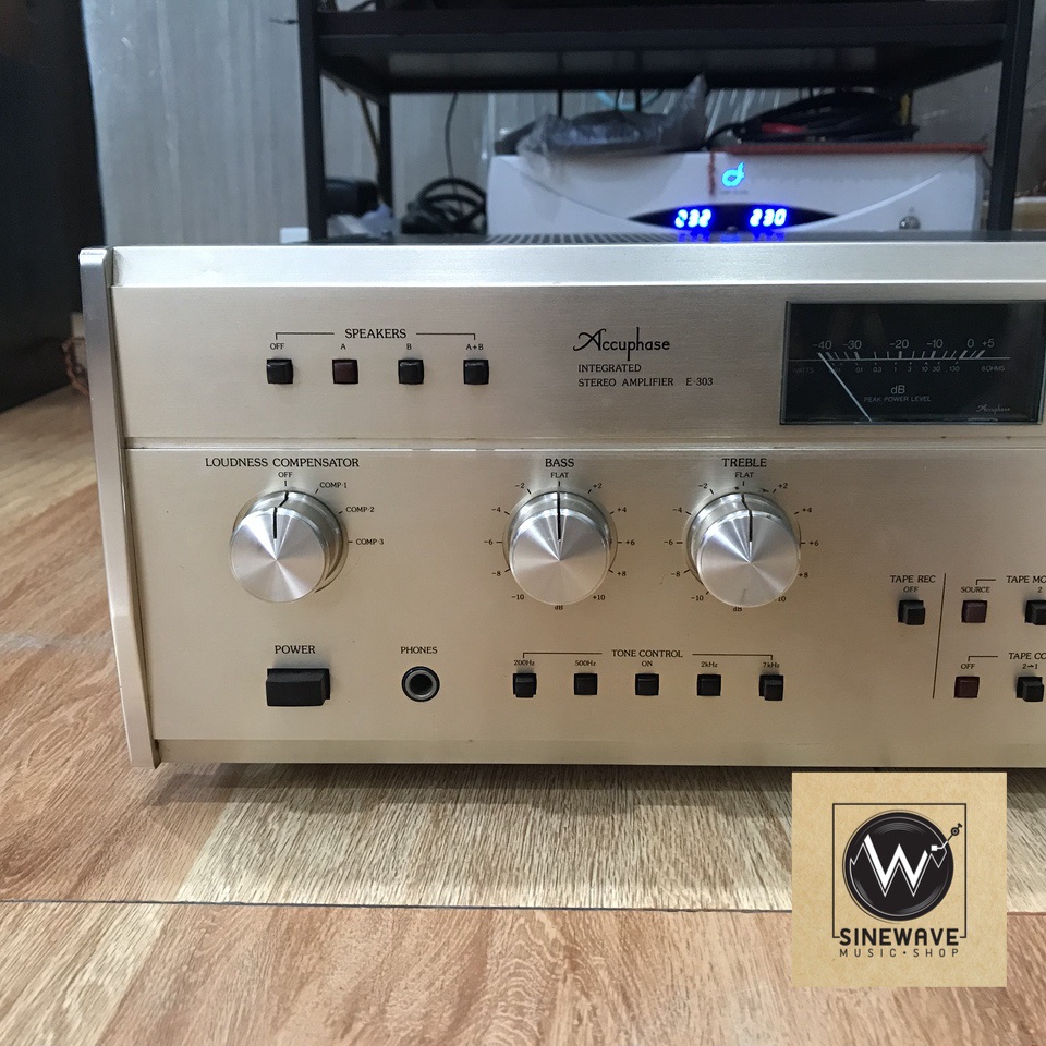 Integrated Amp ยี่ห้อ Accuphase รุ่น E-303 (Made in Japan) ไฟ 220Volts