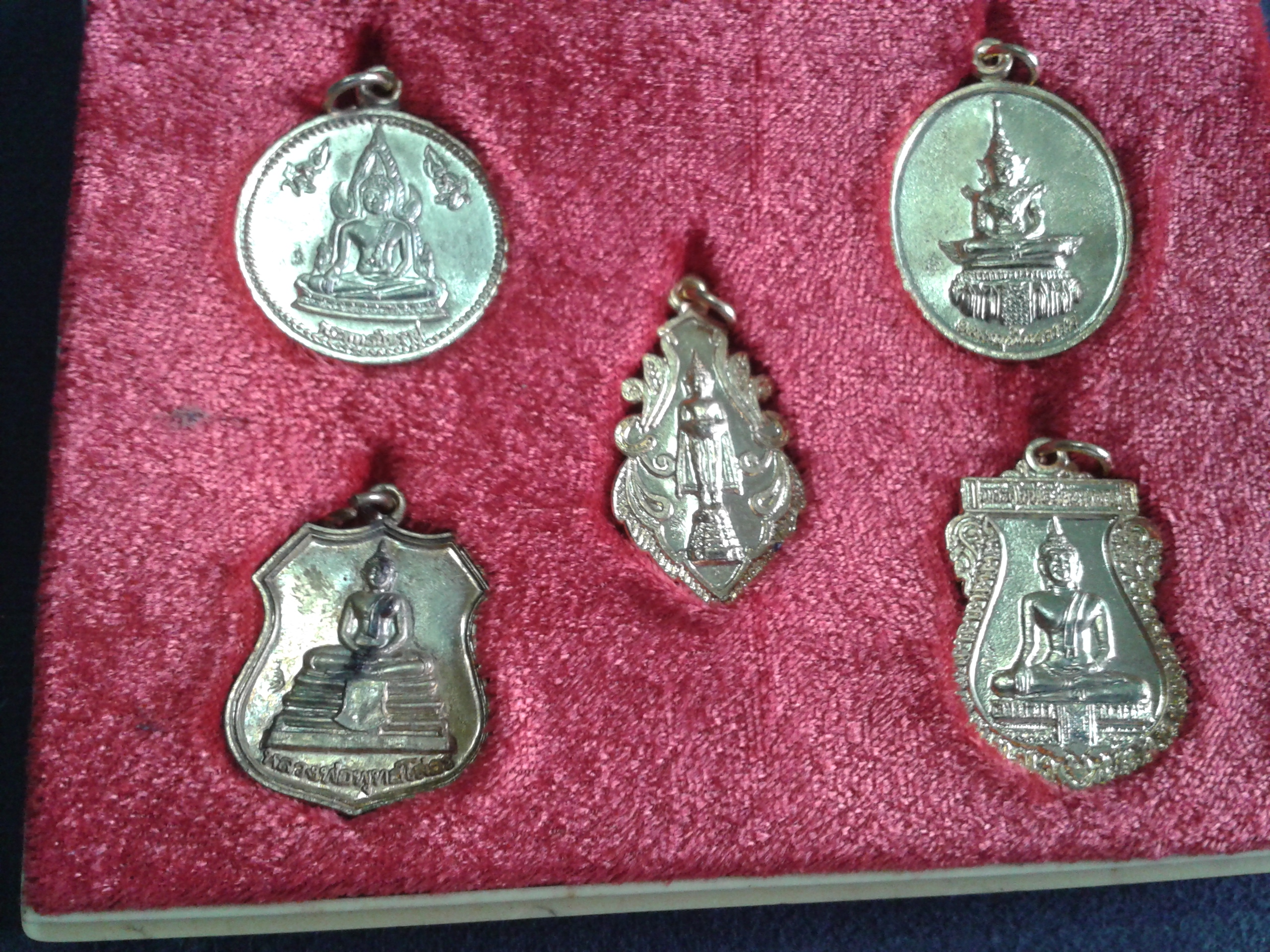 พระเครื่อง รุ่นสร้างพระอุโบสถ ปี พ.ศ.2539 วัดนก กรุงเทพฯ ชุดละ 1999 บาท พร้อมจัดส่งครับ