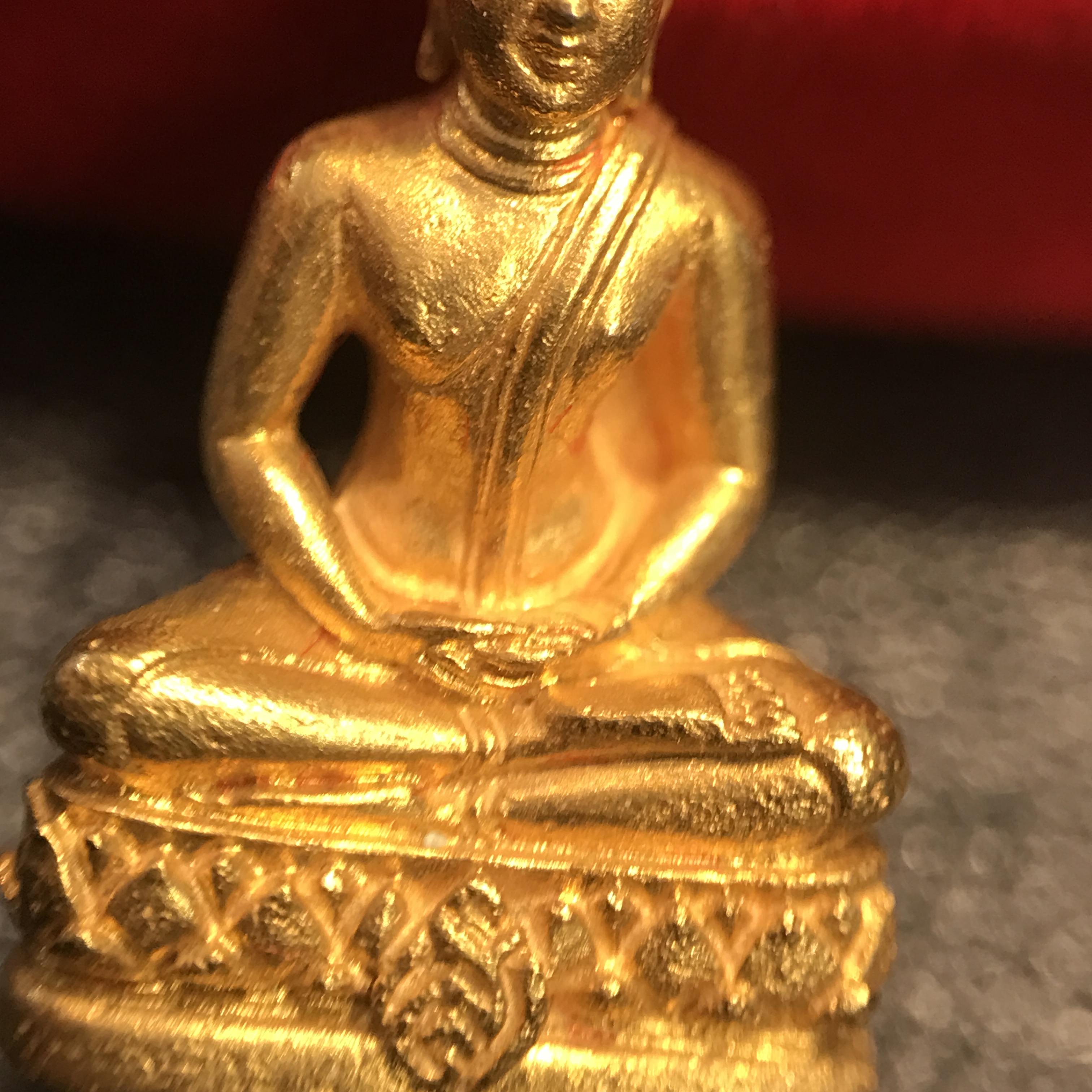 พระเครื่องปางสมาธิ เนื้อทองคำ 90 พรรษาสมเด็จย่า ปี 2533 (ในหลวงรัชกาลที่9เสด็จในพิธี)