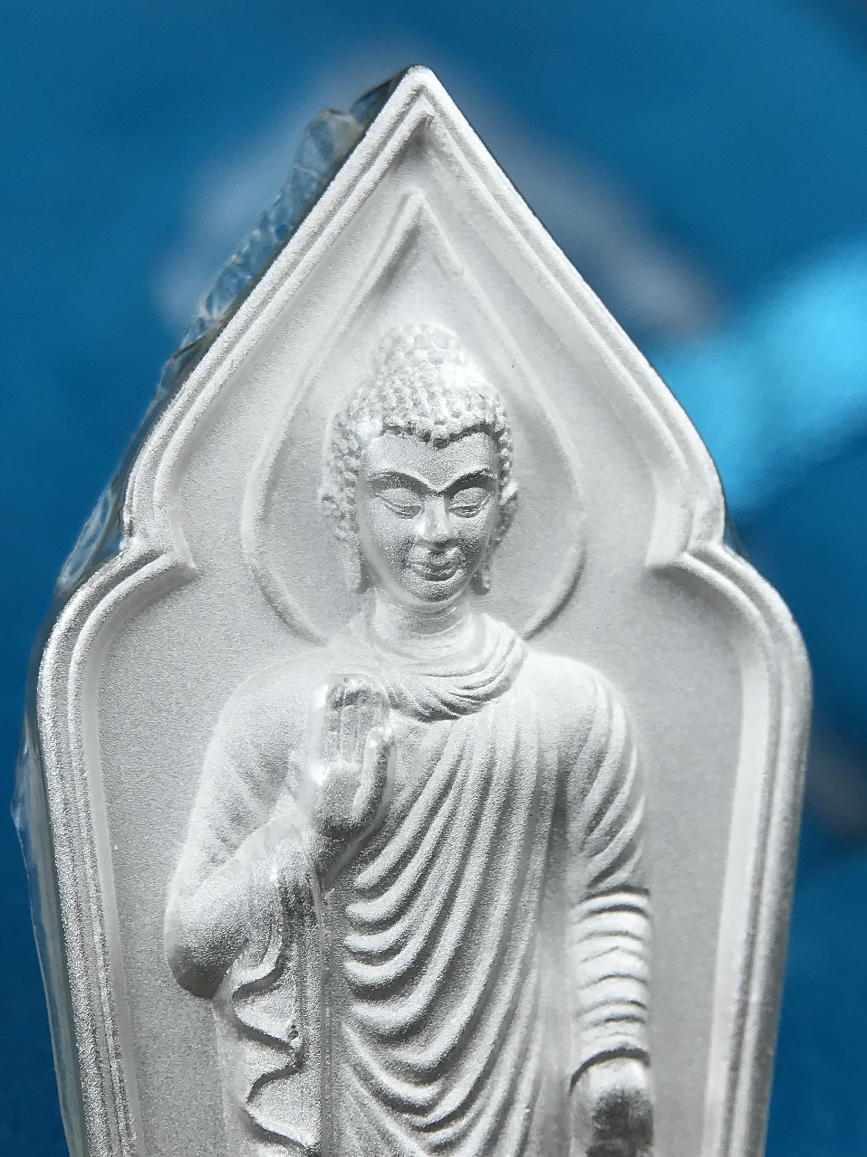 เหรียญที่ระลึกพระพุทธเมตตาประชาไทยไตรโลกนาถคันธารราฐอนุสรณ์ หลัง ภปร. และ สก. วัดทิพย์สุคนธาราม จ.กาญจนบุรี ปี 2558 เนื้อเงิน 99.99% ขนาดสูง 4.6 ซม. ที่ระลึก ร.9 พระชนมพรรษาครบ 7 รอบ และ สมเด็จพระราชินี พระชนมพรรษา 80 พรรษา พิธีใหญ่(หายาก1 ใน 999 เหรียญ)