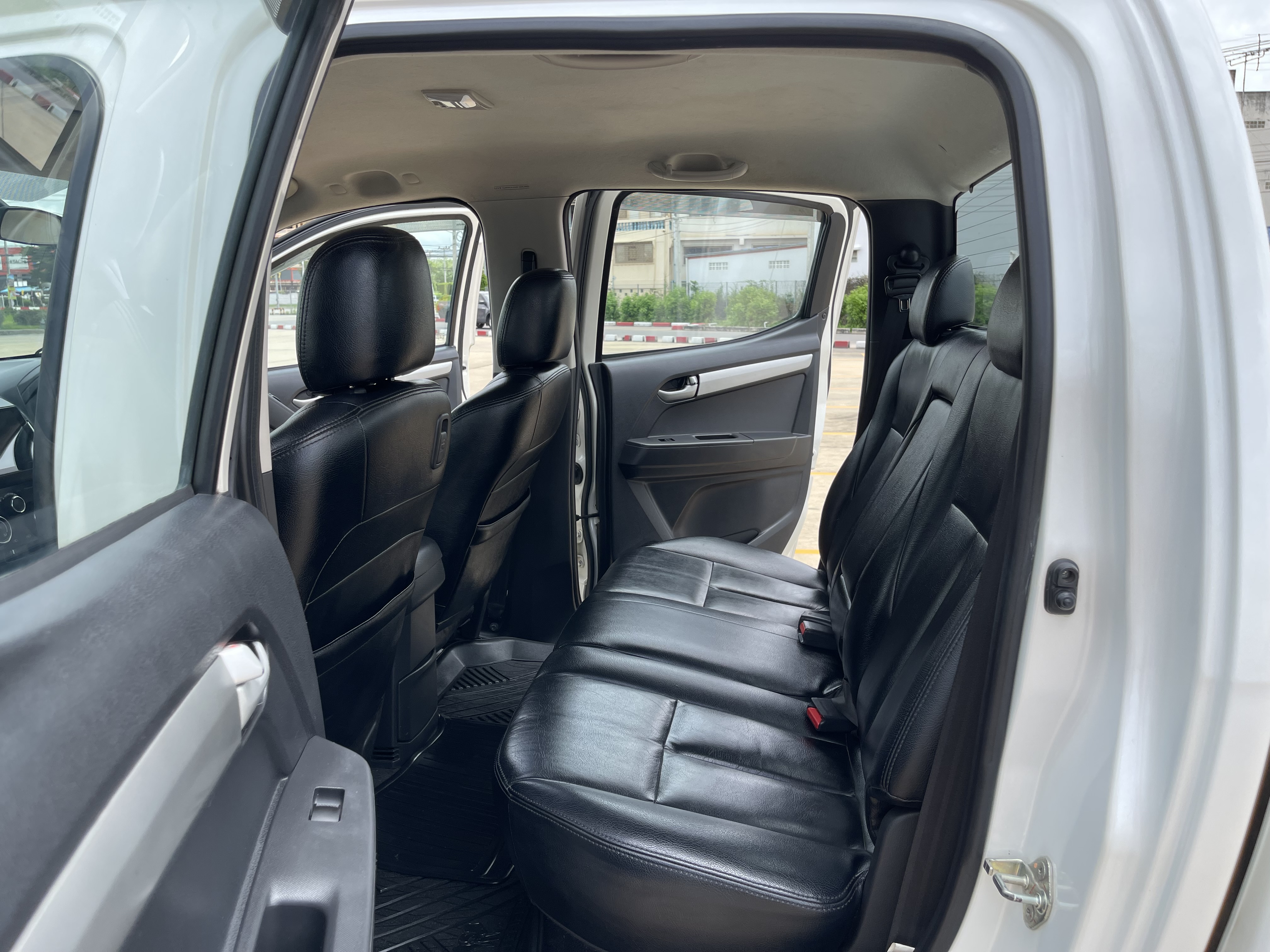 Isuzu Dmax All New 4ประตู Hilander 2.5 Vgs Z Dvd 2014 ขาวมุก