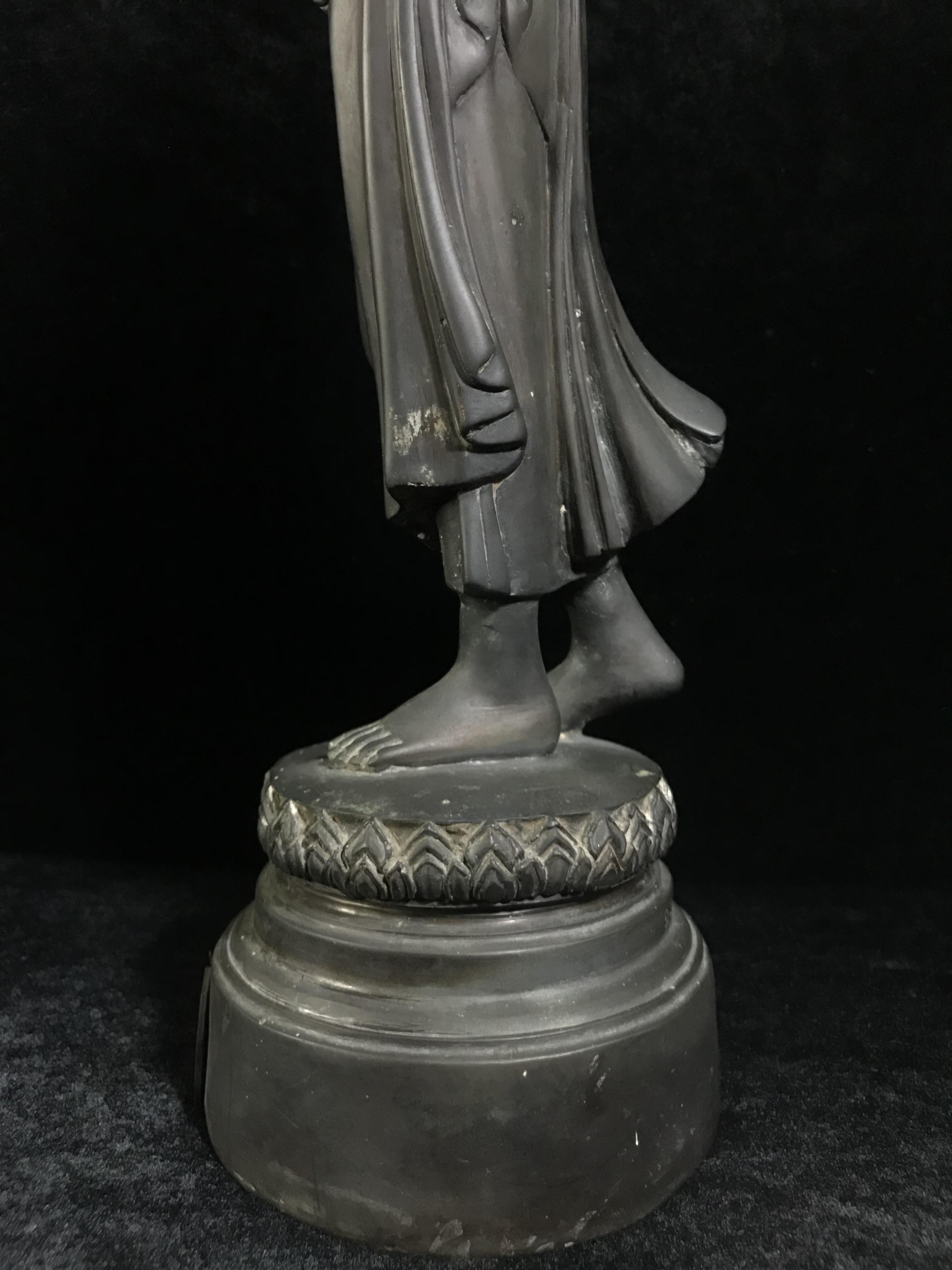 พระบูชา 25พุทธศตวรรษ พระศรีศากยะทศพลญาณ ประธานพุทธมณฑลสุทรรศน์ ปี 2531 ตราสัญลักษณ์พระราชพิธีรัชมังคลาภิเษก ปี 2531 หมายเลข (๑๕)๕๘๓ ขนาดความสูง 15 นิ้ว รวมฐานสูง 18 นิ้ว(นิยมหายาก)