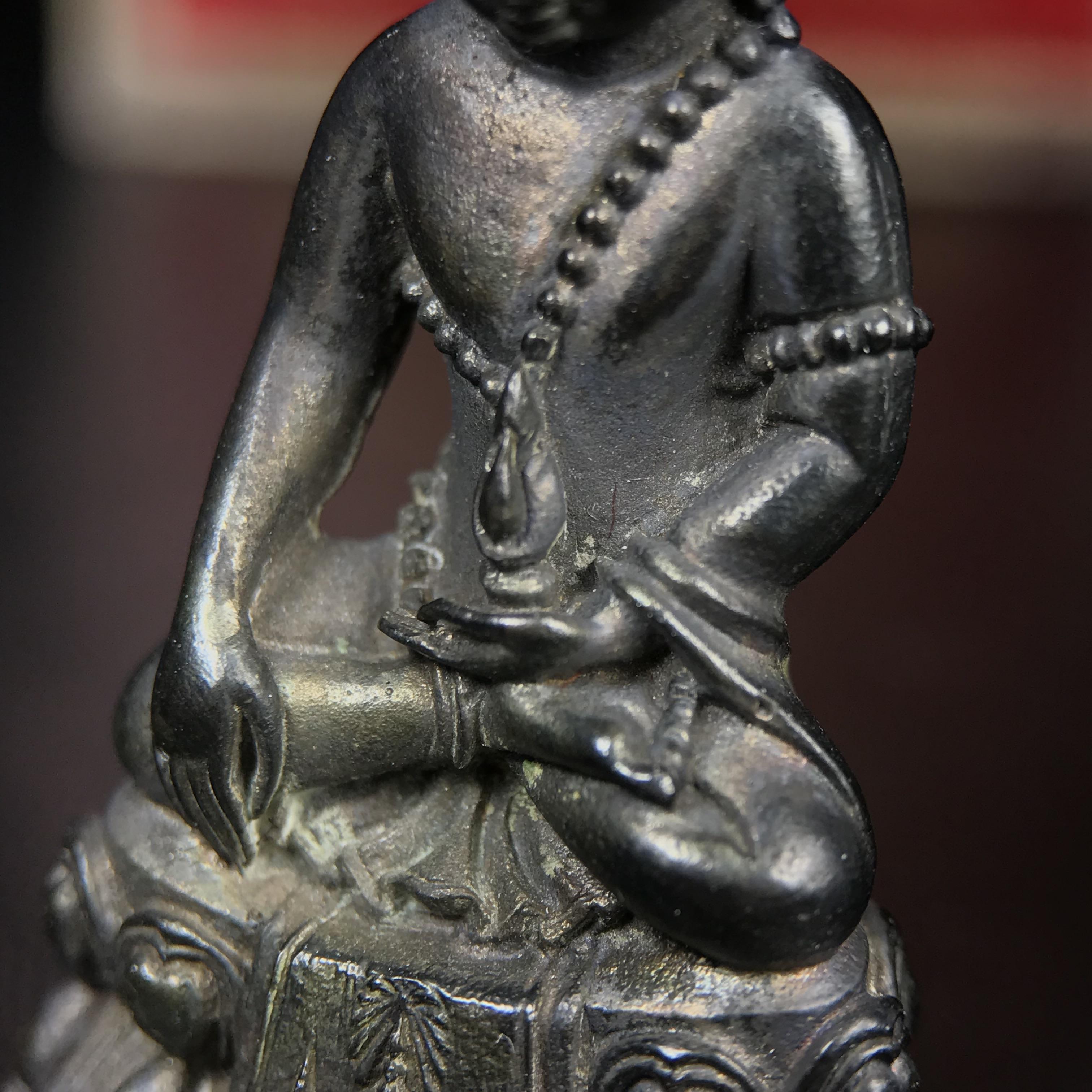 พระกริ่งปรมาภรณ์พุทธปัญญา(พระกริ่งศรีนคร 2) จัดสร้างเนื่องในมหามงคลสมัยเฉลิมพระชมน์พรรษา 5 รอบ องค์พระบาทสมเด็จพระเจ้าอยู่หัวรัชกาลที่9 ปี 2530 เนื้อนวโลหะ (ออกแบบโดยนายช่างเกษม มงคลเจริญ มีพระอาจารย์ไสว วัดราชนัดดา กรุงเทพ เป็นเจ้าพิธีครั้งสุดท้าย)