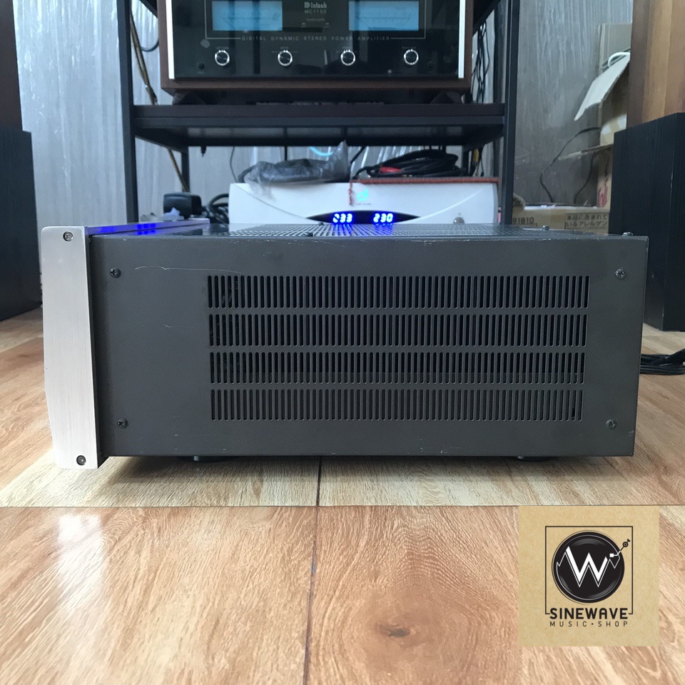 Integrated Amp ยี่ห้อ Accuphase รุ่น E-301 (Made in Japan) ไฟ 220Volts