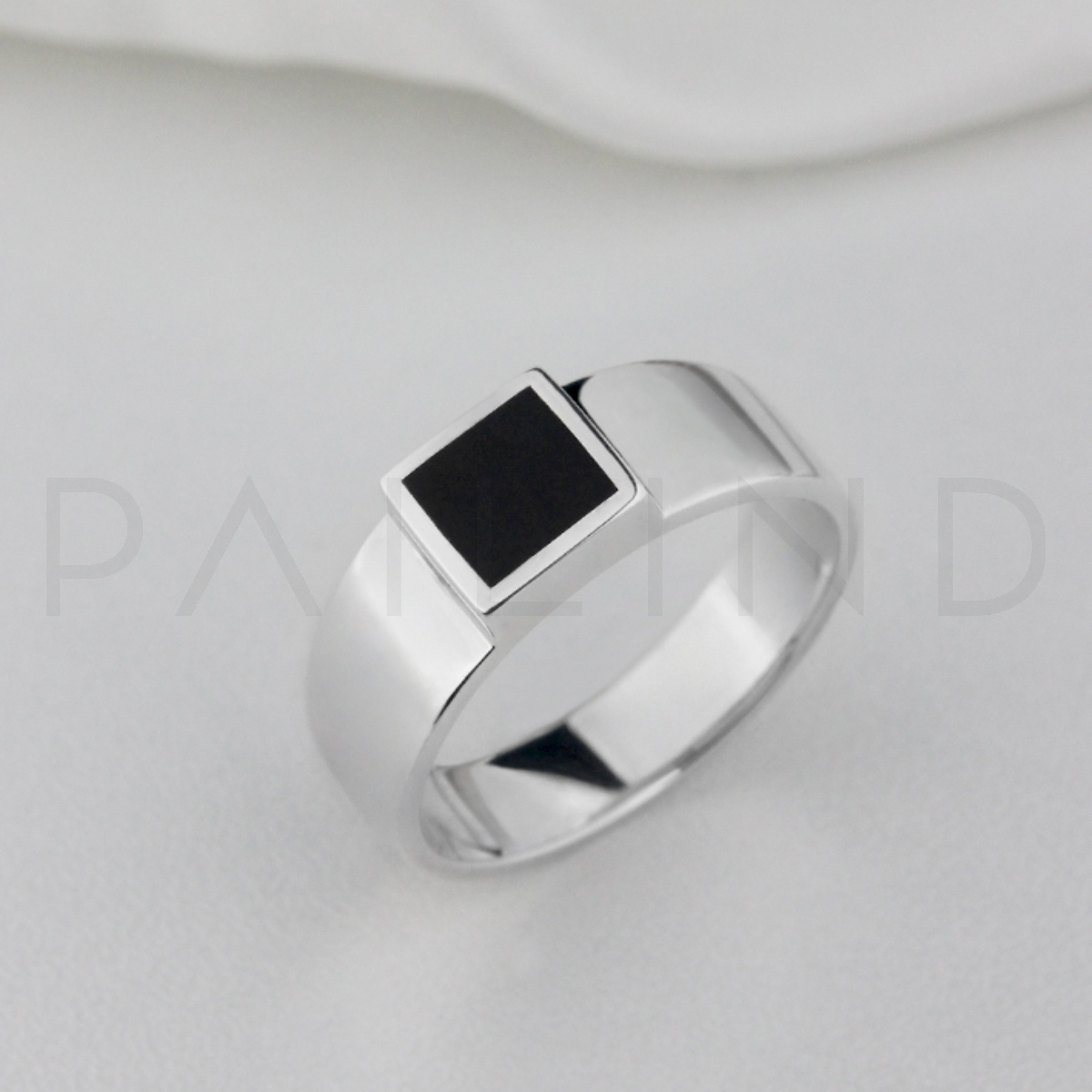 แหวนเงินดีไซน์ประดับ Black Resin