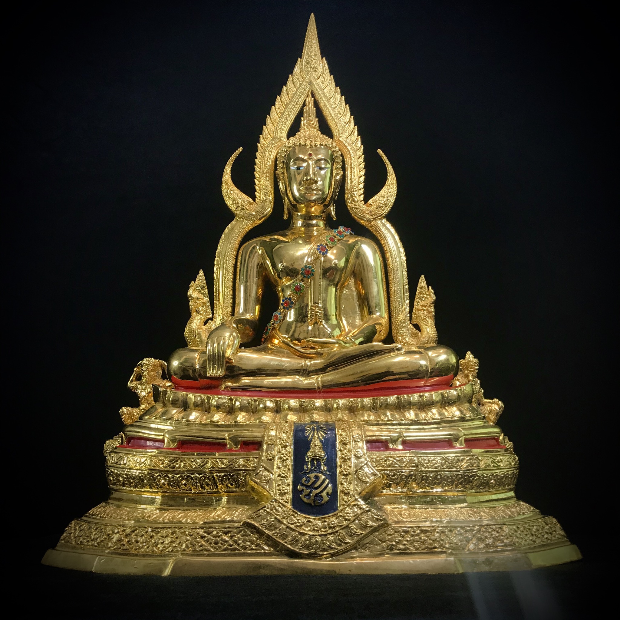 พระพุทธชินราช ภปร. รุ่นปฎิสังขรณ์ ปี2531 หน้าตัก 9นิ้ว กะไหล่ทอง(พร้อมตู้ครอบ) งานลุงจ่าทวีบูรณเขตต์ (สวยหายากนิยม)