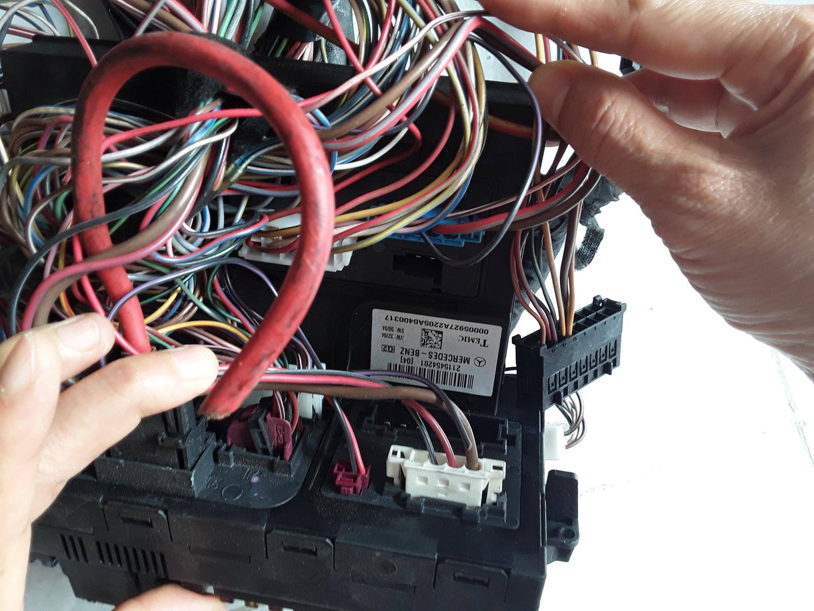 กล่องแซมหน้าBENZ W211 E350