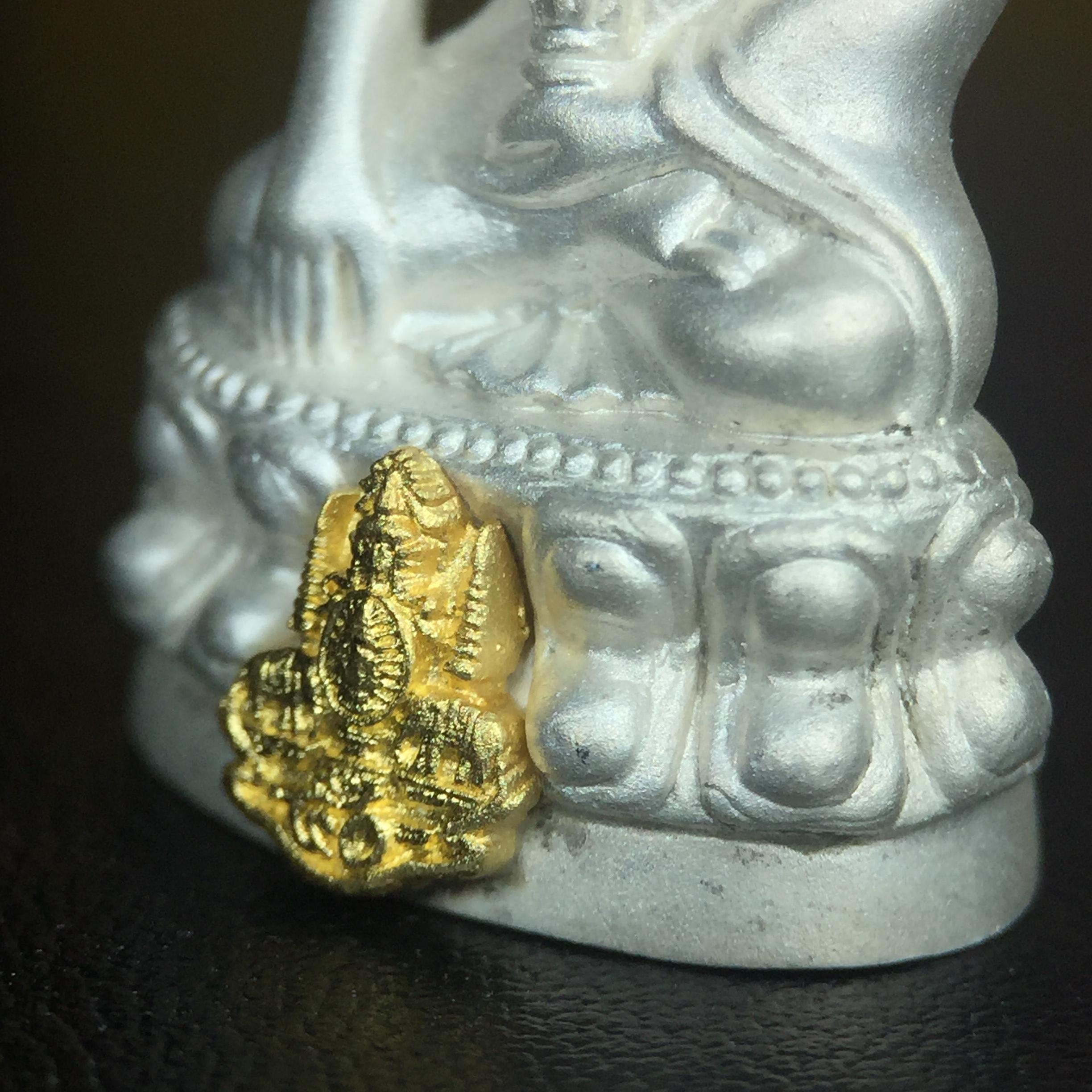 พระกริ่งสมเด็จญาณ วัดบวรนิเวศวิหาร เนื้อเงินบริสุทธิ์ 92.5% ตรากาญจนาภิเษกทองคำ(เนื้อทองคำแท้) พระราชทานแจกเมื่อ 3 ตุลาคม 2538 จัดสร้างในวโรกาส สมเด็จพระญาณสังวร สมเด็จพระสังฆราช ฉลองพระชนมายุครบ 82 พรรษา และฉลองครองราชสมบัติครบ 50 ปี รัชกาลที่ 9(หายาก)