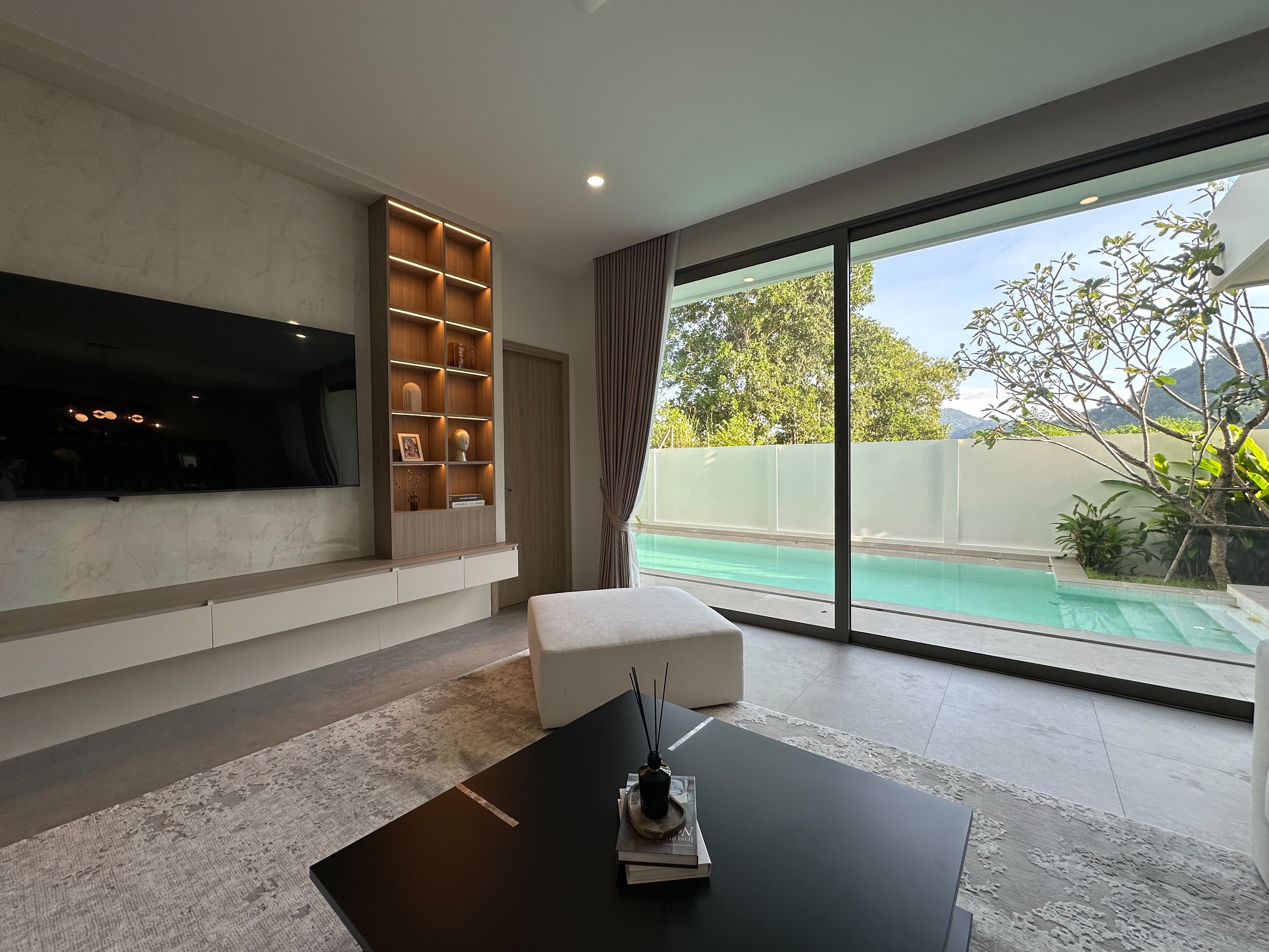 For Sales : Kathu-Patong, Luxury Pool Villa, 4 Bedrooms 4 Bathrooms