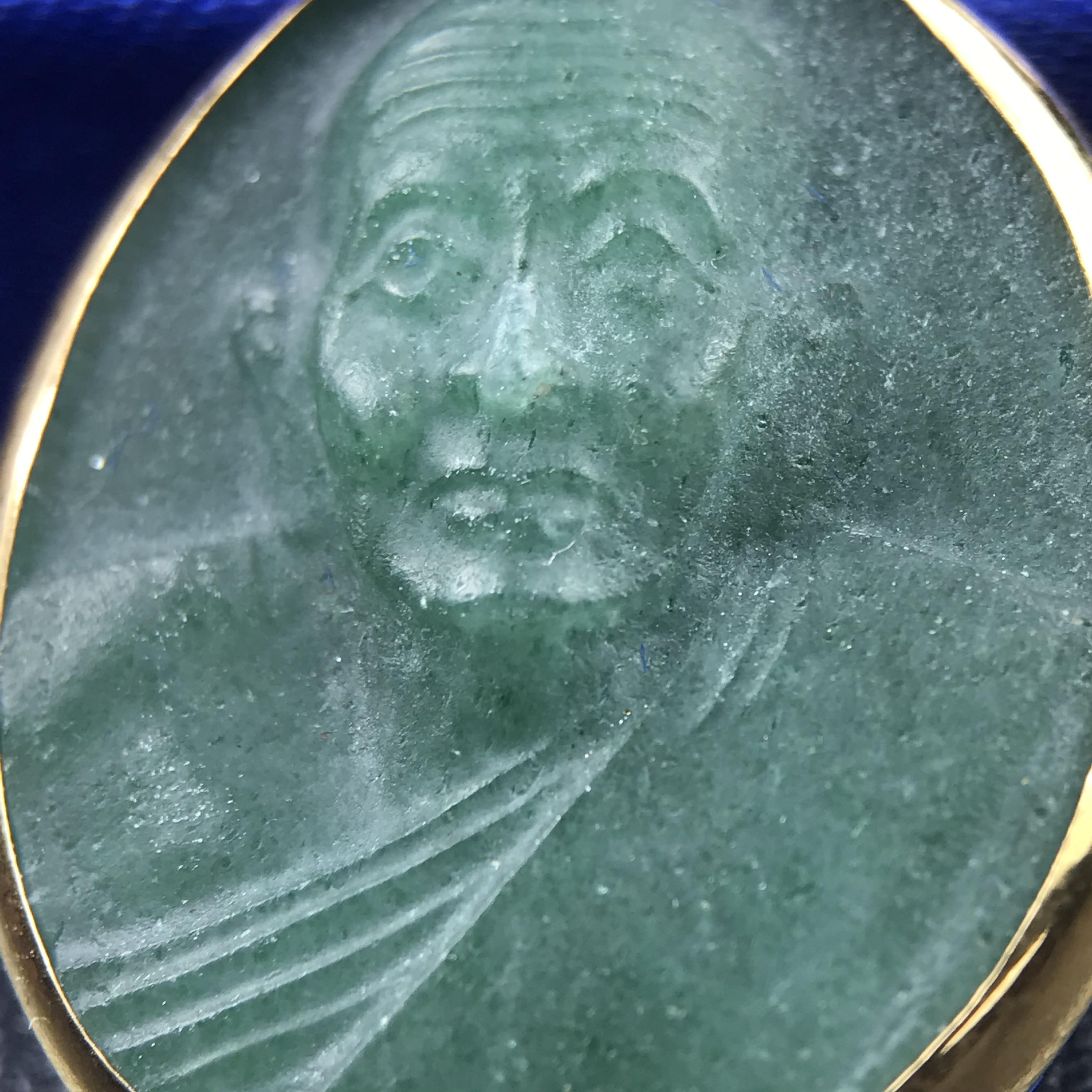 หลวงปู่ทวด วัดพะโคะ จ.สงขลา ปี 2543 เหรียญหยกรูปไข่(เลี่ยมทองคำ) ขนาด 2.2 x 2.5 ซม. ด้านหลังแผ่นโค๊ตทองคำ สร้างโดยสมาคมชาวเพชรบุรี “สมเด็จเจ้าพะโคะหลวงปู่ทวดเหยียบน้ำทะเลจืด” ครั้งแรกแห่งประวัติศาสตร์(สวยงามเป็นของล้ำค่าหายากมาก)สภาพสวยสมบูรณ์