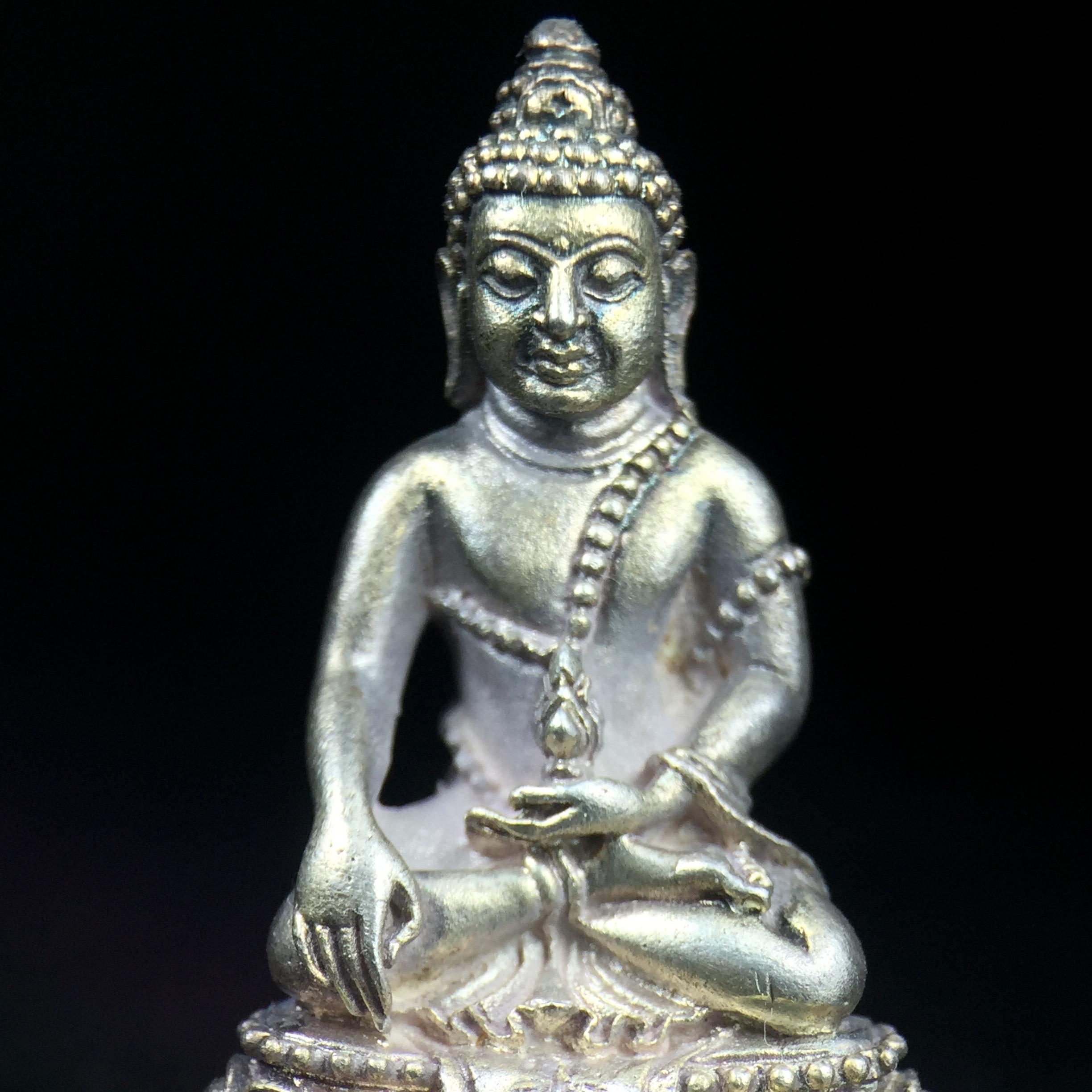 พระกริ่งศิรากาศ ภปร.(พระกริ่งคุ้มเกล้า)วัตถุมงคล"คุ้มเกล้าฯ" มูลนิธิ “คุ้มเกล้า” ในพระบรมราชูปถัมภ์ จัดสร้าง โรงพยาบาลภูมิพล เนื้อเงิน(พิมพ์หน้าไทย)(สภาพผิวเดิมขึ้นน้ำทองทั่วองค์สวย)(รัชกาลที่9เสด็จเททอง)(พิธีใหญ่)(นิยม)