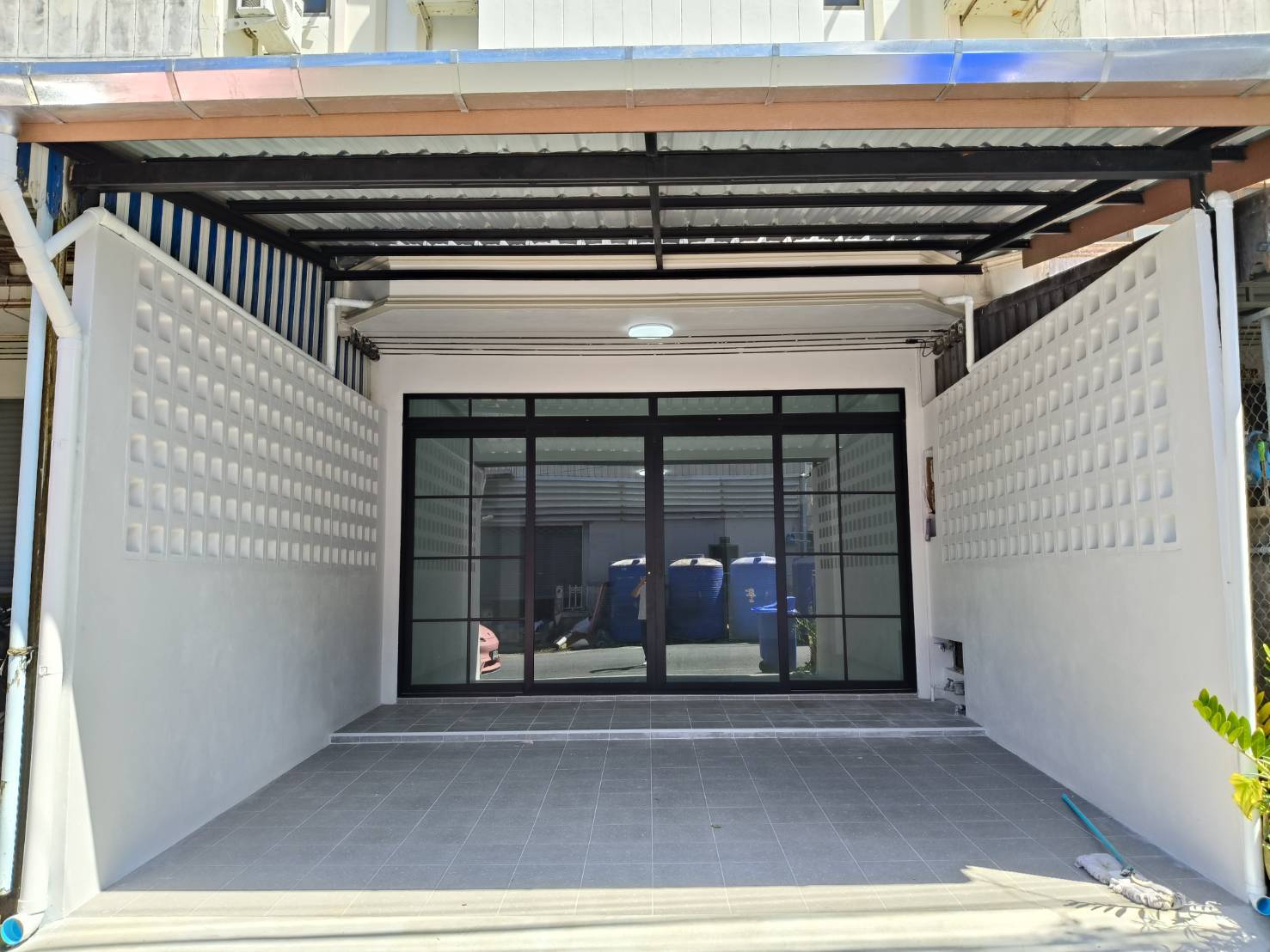 For Sales : Ratsada, 2-Storey Commercial Building, 2 bedroom 2 bathroom