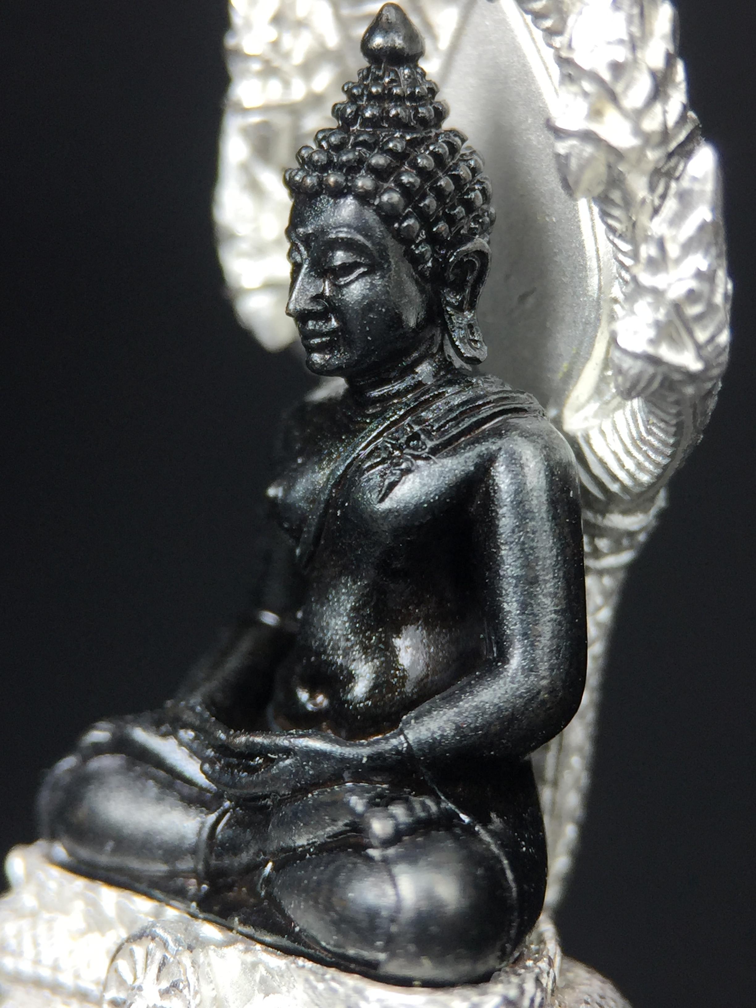 พระนาคปรก สธ. รุ่นสร้างพระอุโบสถเฉลิมพระเกียรติ 4 รอบ 84 พรรษา สมเด็จพระเทพรัตนราชสุดาฯ วัดบวรนิเวศวิหาร ปี 2543 พิมพ์ใหญ่ องค์พระเนื้อนวโลหะ ฐานนาคปรกเนื้อเงิน(สภาพ สวย )พิธีใหญ่ พุทธศิลป์งดงาม หายาก (1 ใน 1999 องค์)