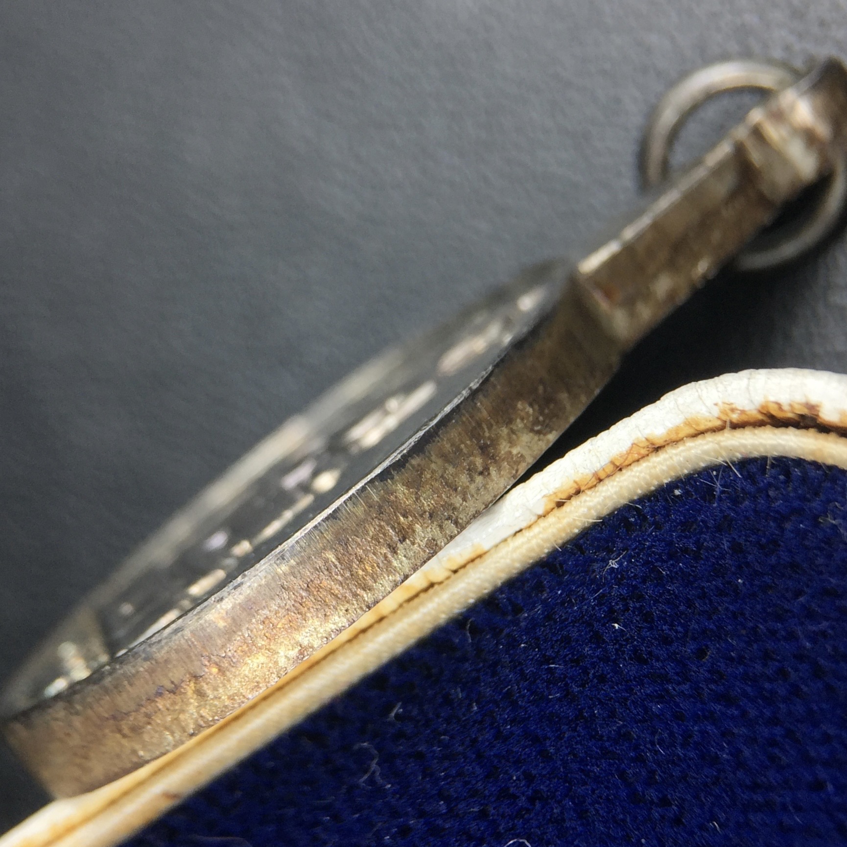 เหรียญพระชัยหลังช้าง หลัง สก. ปี 2535 เนื้อเงินพร้อมกล่องบรรจุเดิม พิธีใหญ่ สภาพสวยผิวเดิมๆ หายากมาก