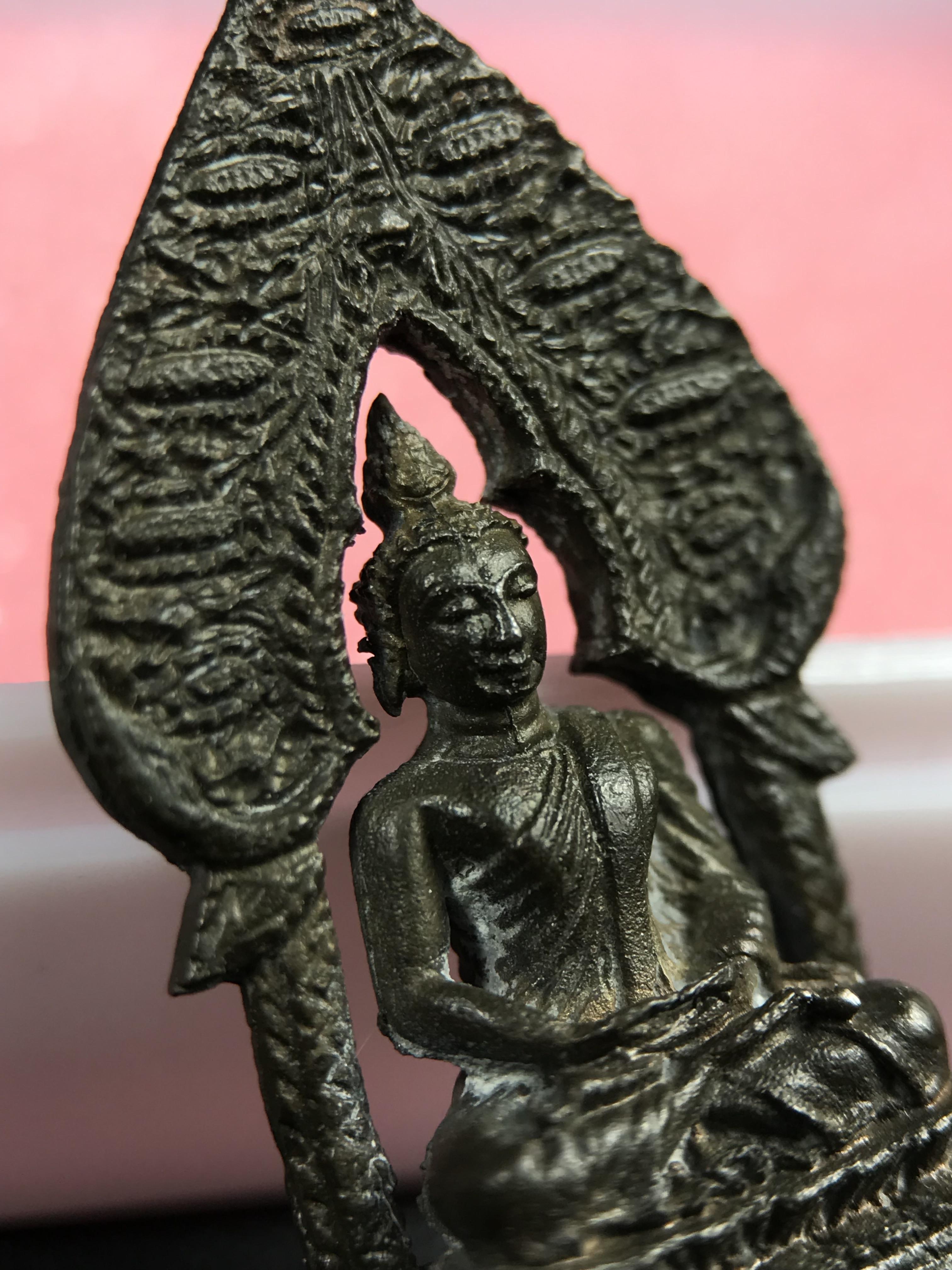 พระกริ่งนิรันตราย สมโภชครบ 108 ปี วัดราชประดิษฐ์ ปี 2515 เนื้อนวโลหะ(องค์หมายเลข ๑๖๘)( ในหลวง ร.9 เสด็จเททอง)( จำนวนสร้าง 1 ใน 999 องค์) (พิธีใหญ่ เกจิคณาจารย์ในยุคล้นหลาม หลวงปู่โต๊ะ วัดประดู่ฉิมพลีร่วมปลุกเสก)หายาก