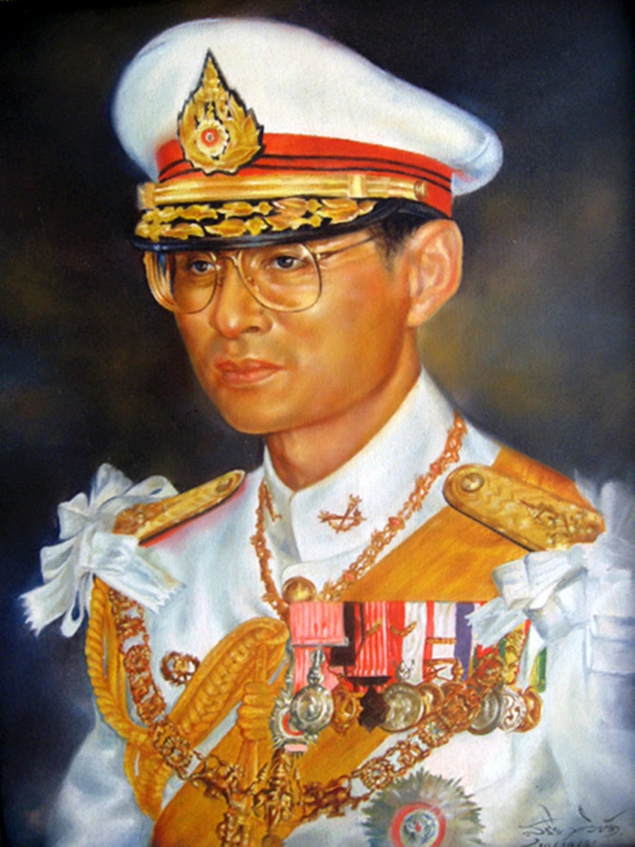 ในหลวงชุดขาว