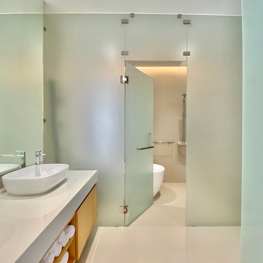 For Sales : Cherngtalay, Modern Contemporary Pool Villa , 3 bedrooms, 3 bathrooms