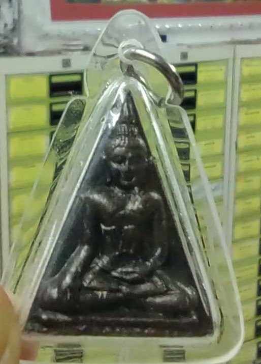 พระปางมารวิชัย เนื้อมวลสาร สีดำทำเก่า (อัดกรอบพลาสติกกันน้ำ) พุทธาภิเษก 4 พ.ย.60 วัดเขาลังพัฒนา จ.ลพบุรี (ร้านวรันณ์ธร เป็นเจ้าภาพในงานพุทธาภิเษก)