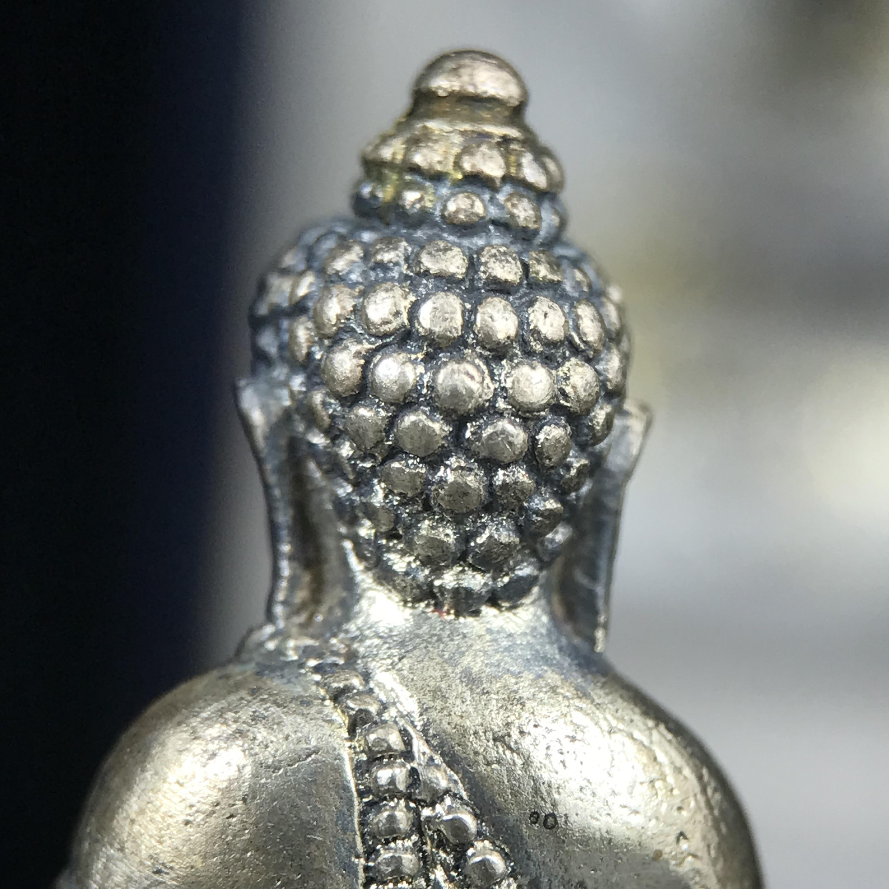 พระกริ่งนวปทุม ภปร. วัดปทุมวนาราม ปี 2535 เนื้อเงิน(ผิวเดิม ผิวน้ำทองทั่วองค์ สวย งดงาม) ขนาดสูง 3.7 ซม. พร้อมกล่องพิเศษบรรจุเดิมครบสมบูรณ์ (ในหลวงรัชกาลที่9เสด็จเททอง)(1ใน3000องค์)นิยมหายาก