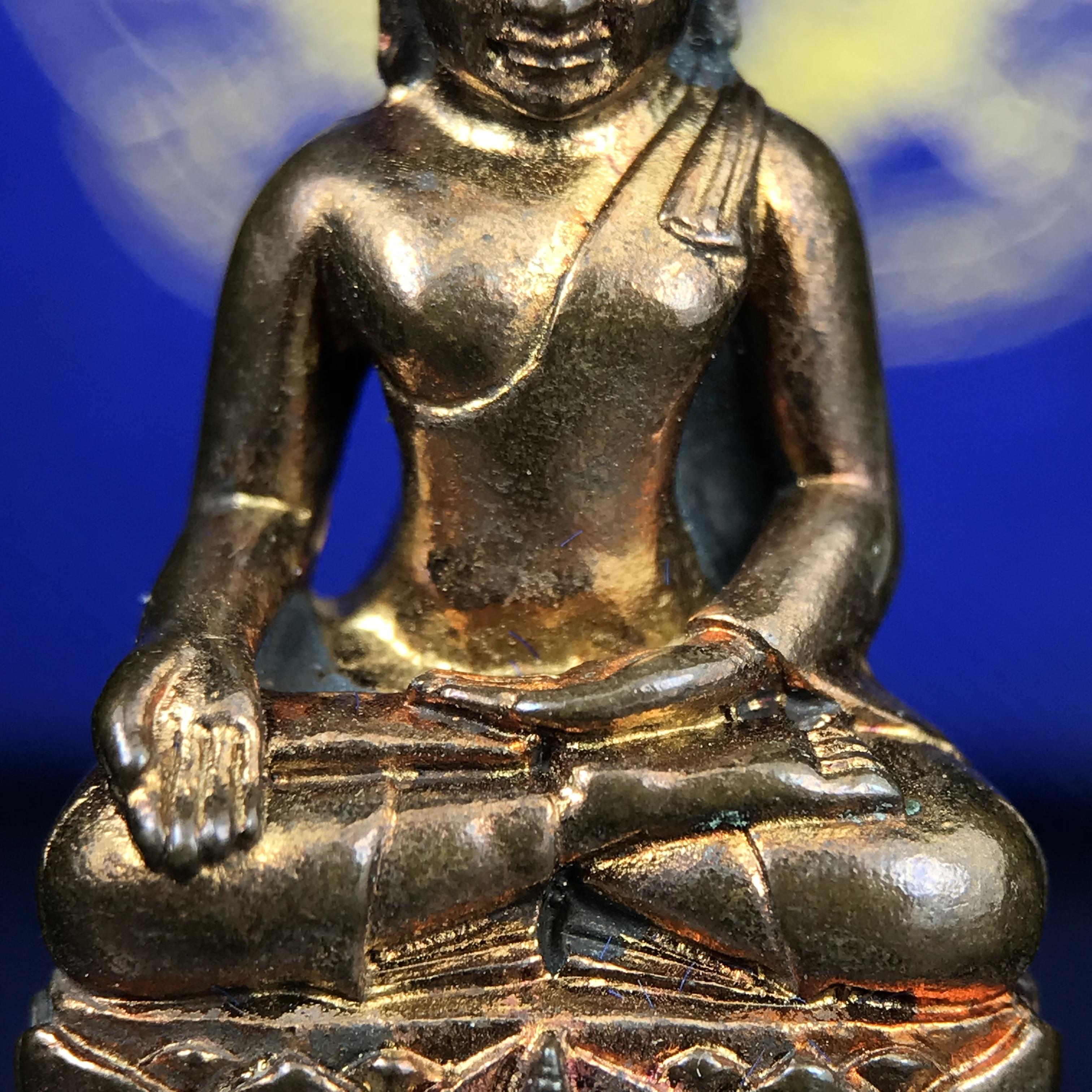 พระกริ่งไพรีพินาศ บรรจุเหล็กไหล ครั้งแรกและครั้งเดียวในประวัติศาสตร์ เฉลิมพระเกียรติ พระบาทสมเด็จพระเจ้าอยู่หัวรัชกาลที่9 พระชนมพรรษา 6 รอบ ปี2542 เนื้อสัมฤทธิ์(บรรจุเหล็กไหล)ดีนอก-ดีใน พิธีใหญ่ มวลสารเด่น (หายาก)