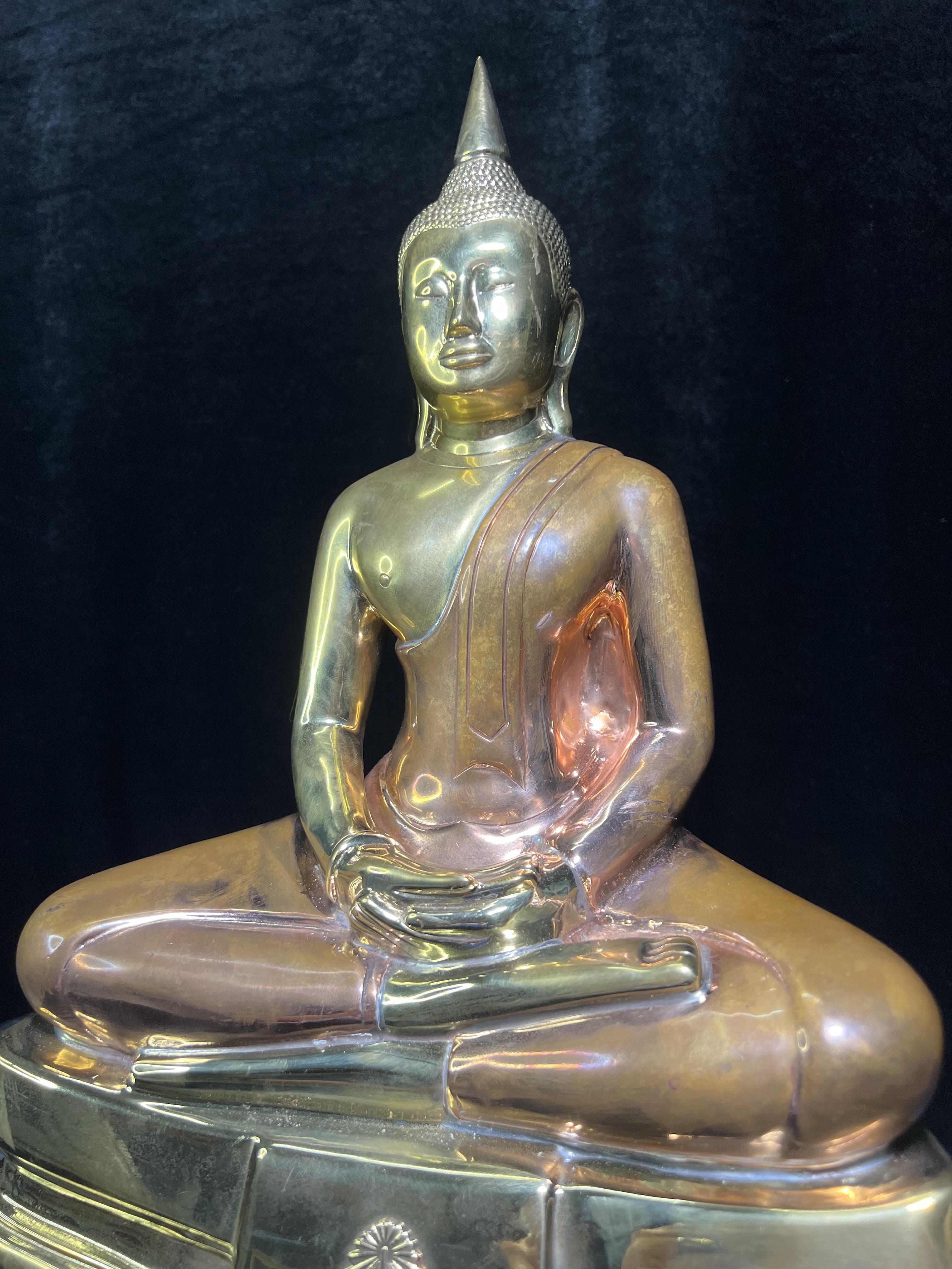 พระบูชาพระพุทธโสธร ภปร. รุ่นย้อนยุค ปี 2539 กาญจนาภิเษกครองราชสมบัติครบ 50ปี ในหลวงรัชกาลที่ 9 ขนาดหน้าตัก 9นิ้ว เนื้อสามกษัตริย์ หมายเลข๐๒๓๒๓(เลขสวย)อีกหนึ่งรุ่นยอดนิยม