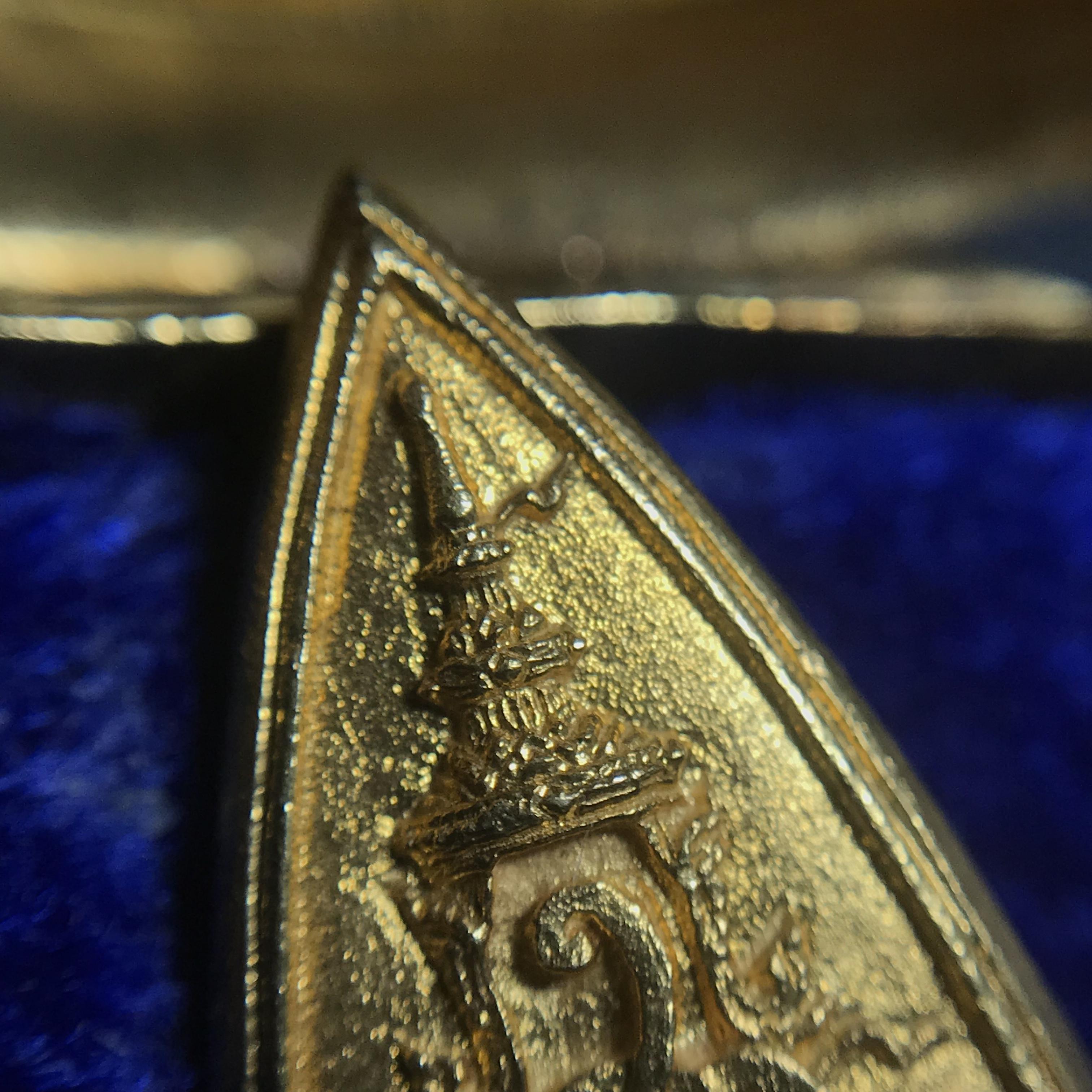 พระสมเด็จนางพญา ส.ก. ปี2535 เนื้อทองคำ พิมพ์เล็ก 5รอบพระราชินี หลวงปู่โต๊ะปลุกเสก(ในหลวงและพระราชินีเสด็จในพิธี) พร้อมกล่องบรรจุเดิม(นิยม)