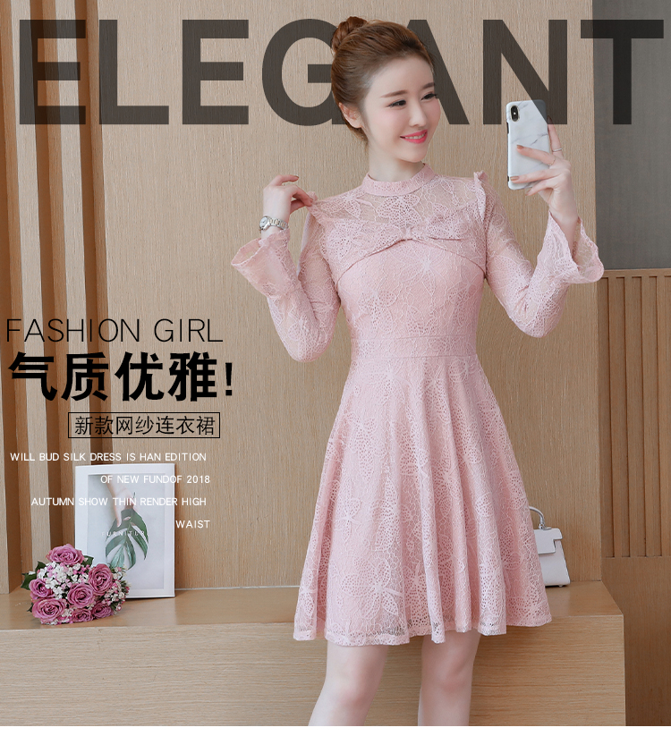 ชุดเดรสสั้นผ้าลูกไม้สีชมพู คอสูง แขนยาว หน้าอกจับจีบโบว์ กระโปรงทรงเอ สวยดูดี