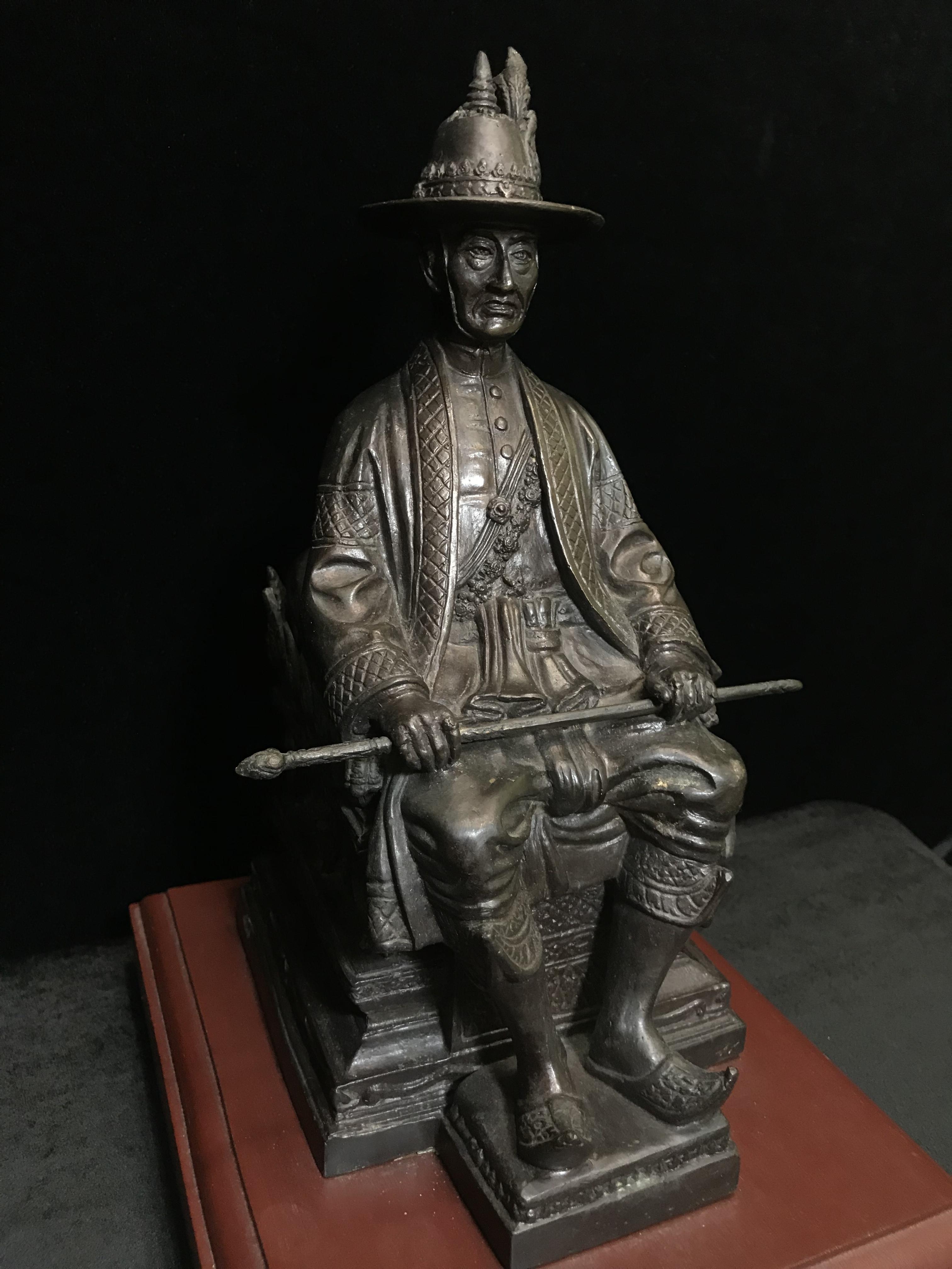 พระบรมรูปหล่อพระบาทสมเด็จพระพุทธยอดฟ้าจุฬาโลกมหาราช (ร.1) ทรงนั่งบัลลังก์ จัดสร้างโดยรัฐสภาผู้แทนราษฎร เนื้อโลหะสัมฤทธิ์ ปี 2539(หายาก)