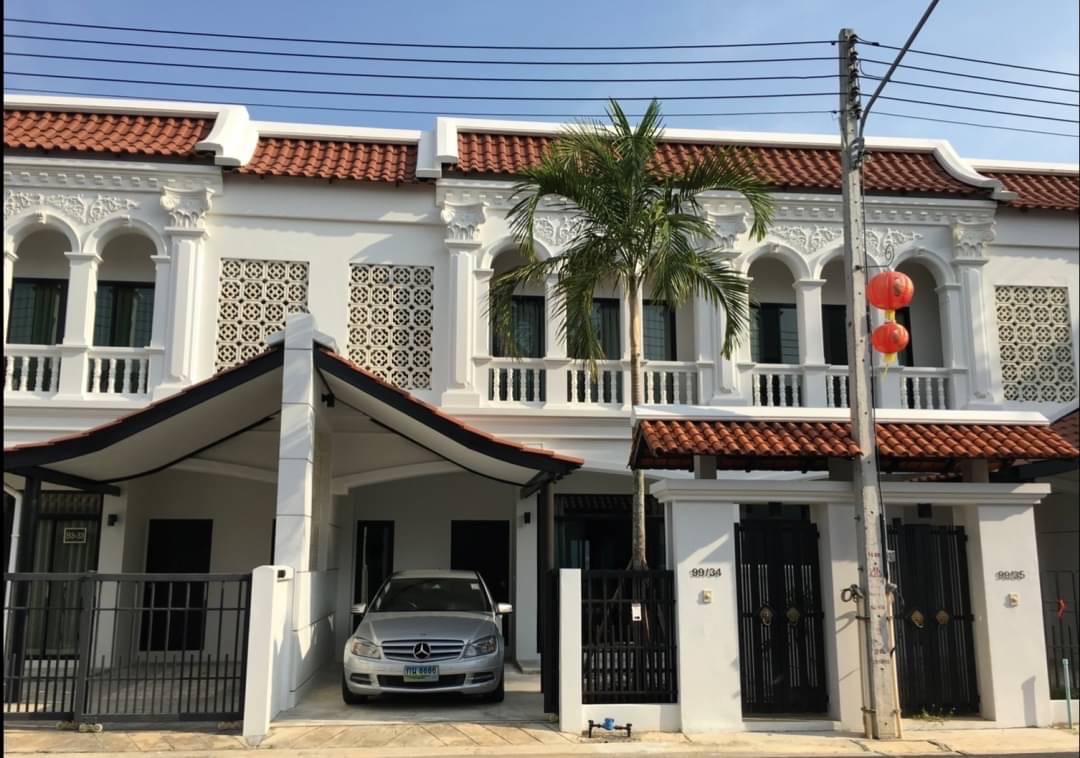 For Rent : 2-Storey Town home near Super Cheap Market, 3 Bedroom 3 Bathroom