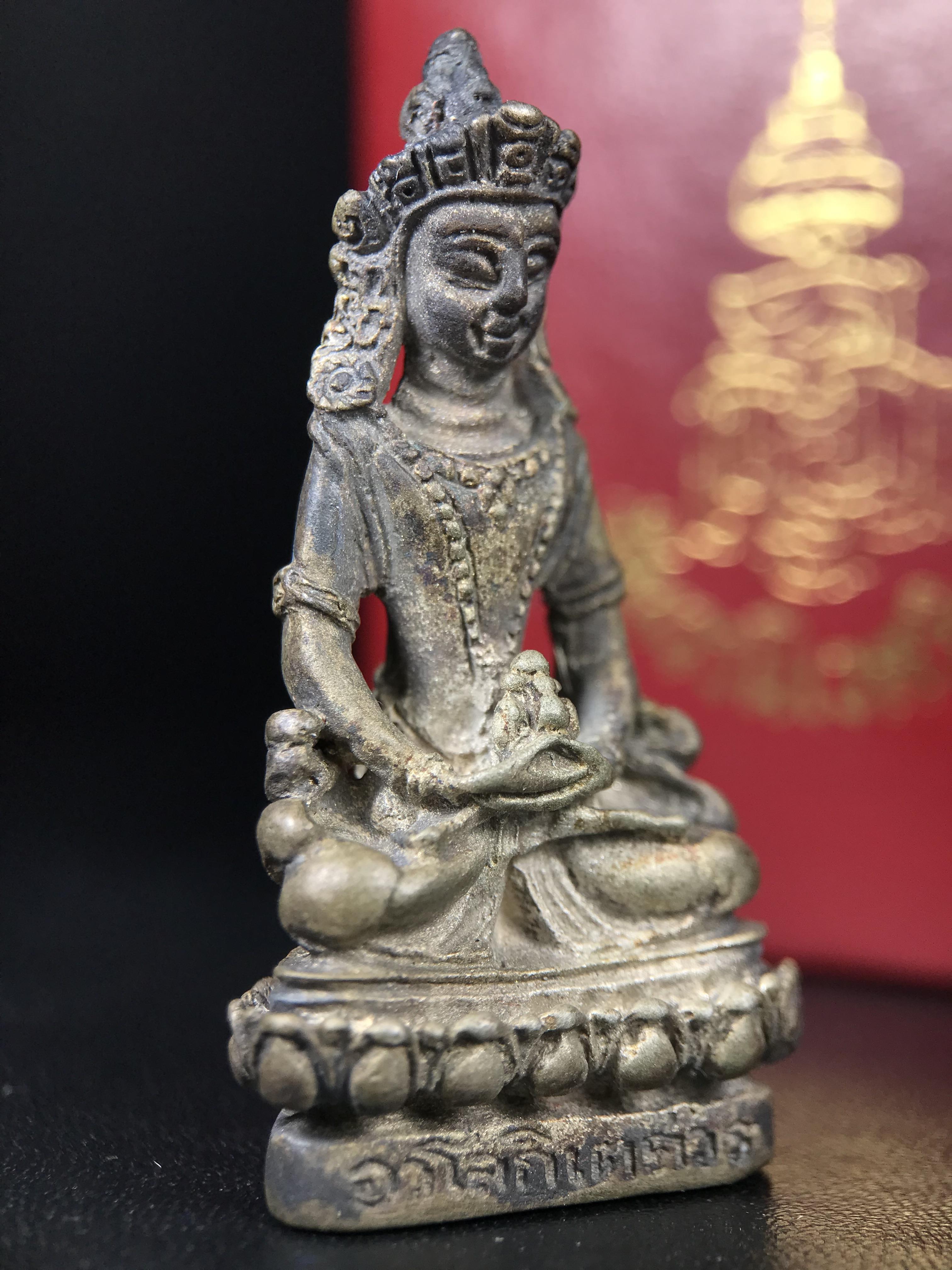 พระอวโลกิเตศวร (เจ้าแม่กวนอิม) วัดบวรนิเวศวิหาร ปี 2538 เนื้อเงินพ่นทราย อุดผงจิตรลดา เกศาสมเด็จพระสังฆราช วัดบวรนิเวศวิหาร(พบเจอน้อยหายาก)