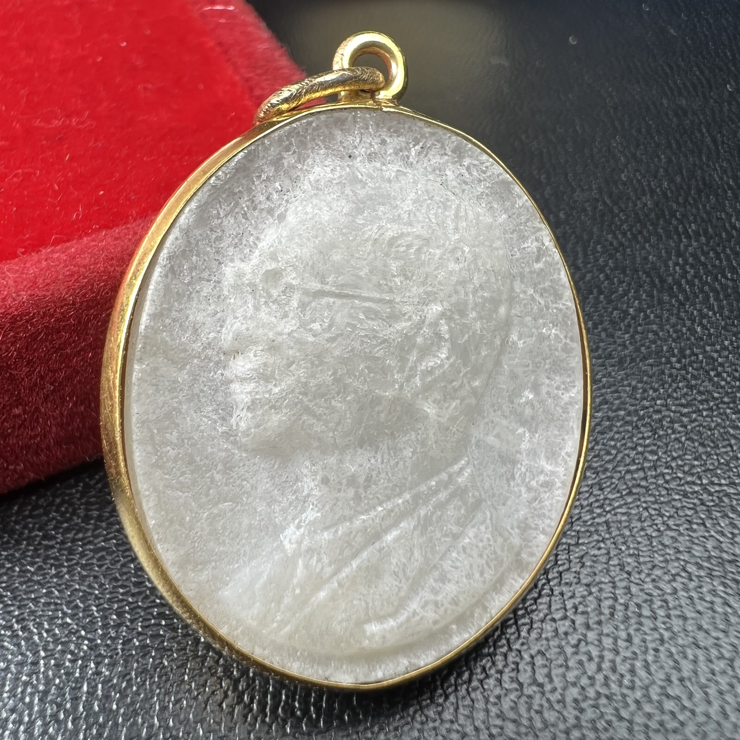 พระบรมฉายาลักษณ์ ร.9 เหรียญหยกรูปไข่เลี่ยมทองคำแท้(งานเลี่ยมเดิมจากผู้จัดสร้าง)+พระบรมฉายาลักษณ์ เหรียญคชสารหมื่นปี ร.9 หน้ากากทองคำ เฉลิมพระเกียรติ 72 พรรษา ภูมิพลมหาราช ปี 2542(1ชุด2องค์)(อีกหนึ่งวัตถุมงคลที่ระลึกของพระองค์ท่านที่พบเจอหายากมากในปัจุบัน)