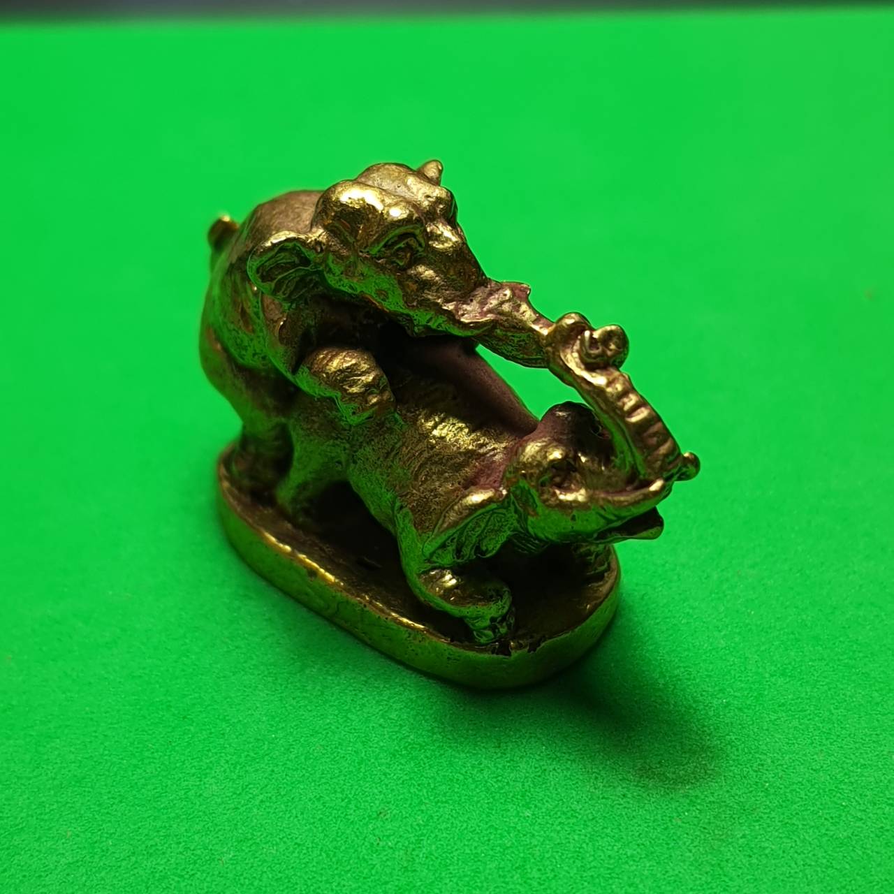 ของเสน่ห์ ช้างผสมโขลง เนื้อทองเหลือง เลี่ยมกรอบ ช้างผสมโขลง ช้างมงคล