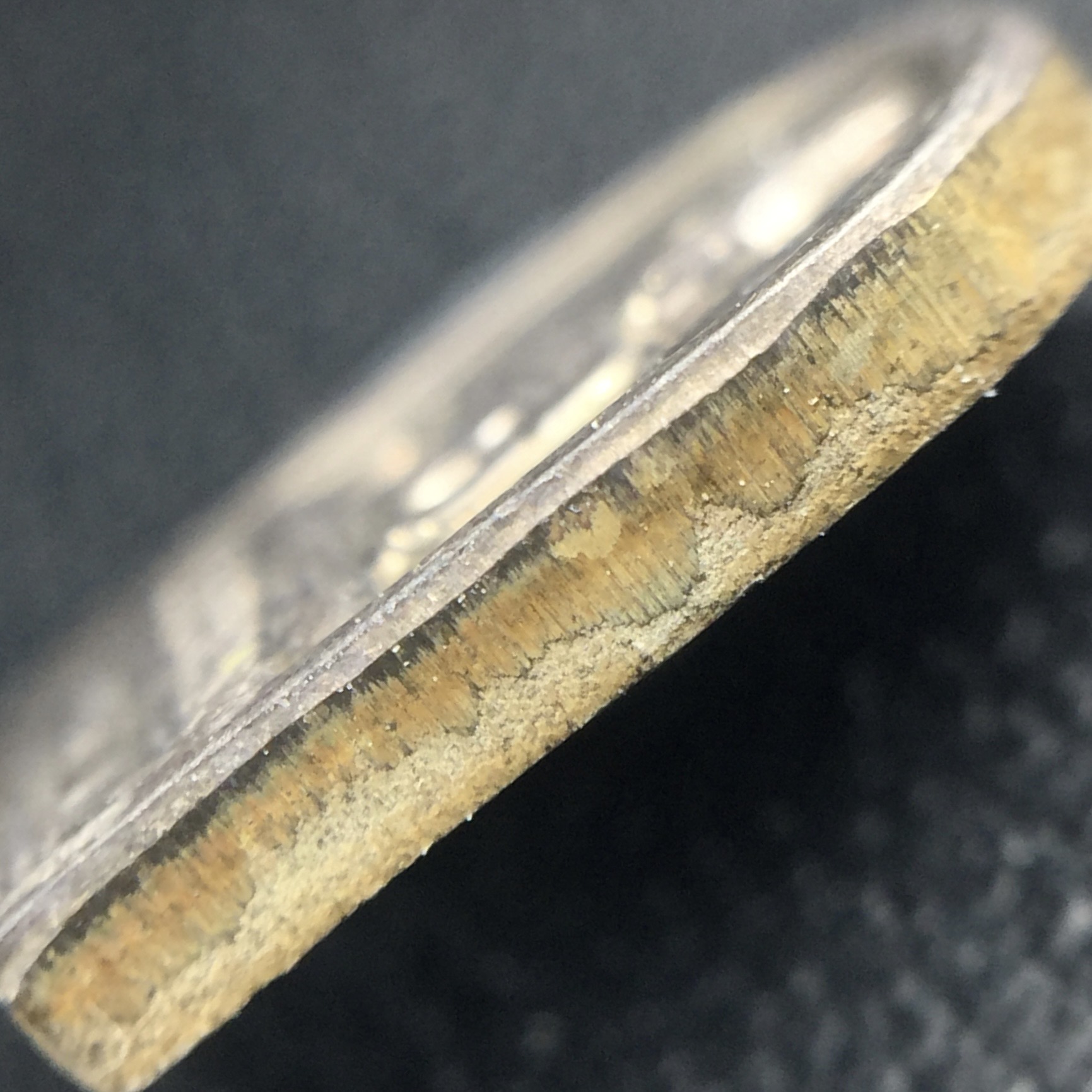 พระปรกใบมะขาม พระพุทธสิหิงค์ ภปร. ธรรมศาสตร์ 50ปี เนื้อเงิน(ตอกสองโค๊ด ผ่านสองพิธีวาระ 50ปีและ60ปี หายากนิยม)(คัดสภาพสวย)(ในหลวงรัชกาลที่9 เสด็จเททอง)(พระปรกใบมะขาม ภปร. รุ่นแรก)(พิธีใหญ่ เกจิที่มีชื่อเสียงมาร่วมปลุกเสกจำนวนมาก ชนวนมาลสารเก่าเข้มขลัง )