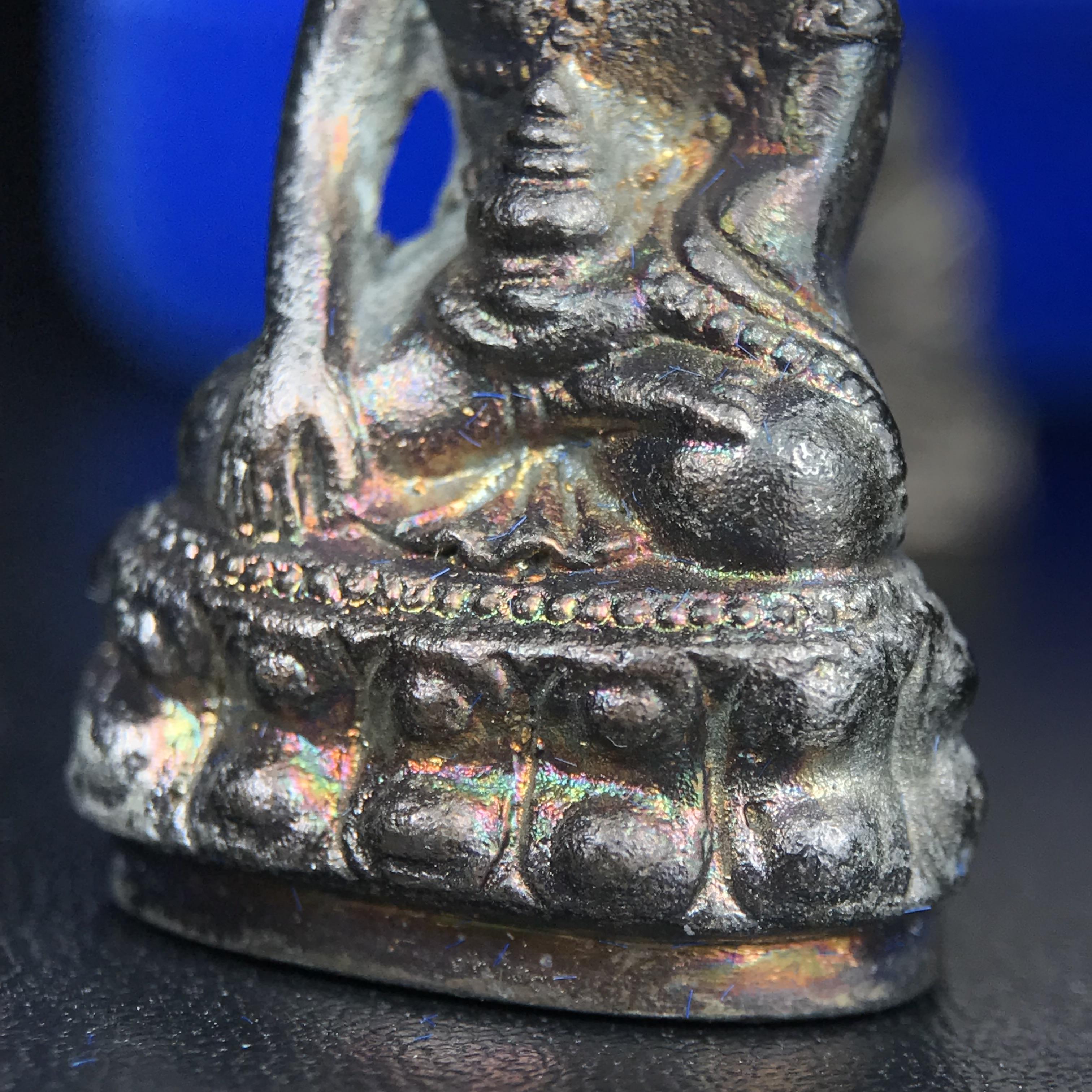 พระกริ่ง-พระชัยวัฒน์ สว. 90 พรรษาสมเด็จย่า ปี2533 เนื้อนวโลหะ(แก่ทองคำผสมทองคำเยอะมากรุ่นนี้)(ในหลวงรัชกาลที่9เสด็จในพิธี)(หล่อแบบโบราณอุดมวลสาร 108 แบบฉบับพระกริ่งใหญ่สายวัดสุทัศน์ พระสังฆราช(แพ))(1 ใน 3000 ชุด) หายาก(***องค์นี้ผิวเนื้อนวโลหะสวยมาก***)