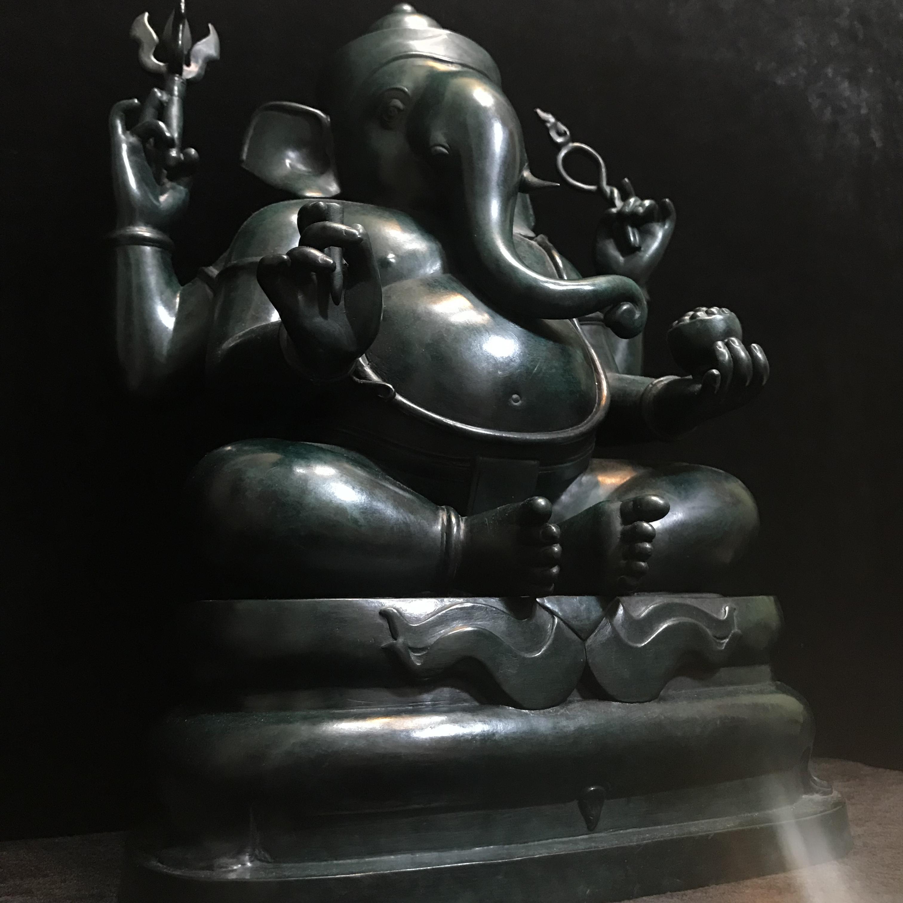 พระพิฆเนศวร 65 ปี คณะจิตรกรรม มหาวิทยาลัยศิลปากร ปี2551 ลอยองค์เนื้อสำริดขนาดหน้าตัก 9 นิ้ว(เนื้อสำริดเขียวพลาติน่า)