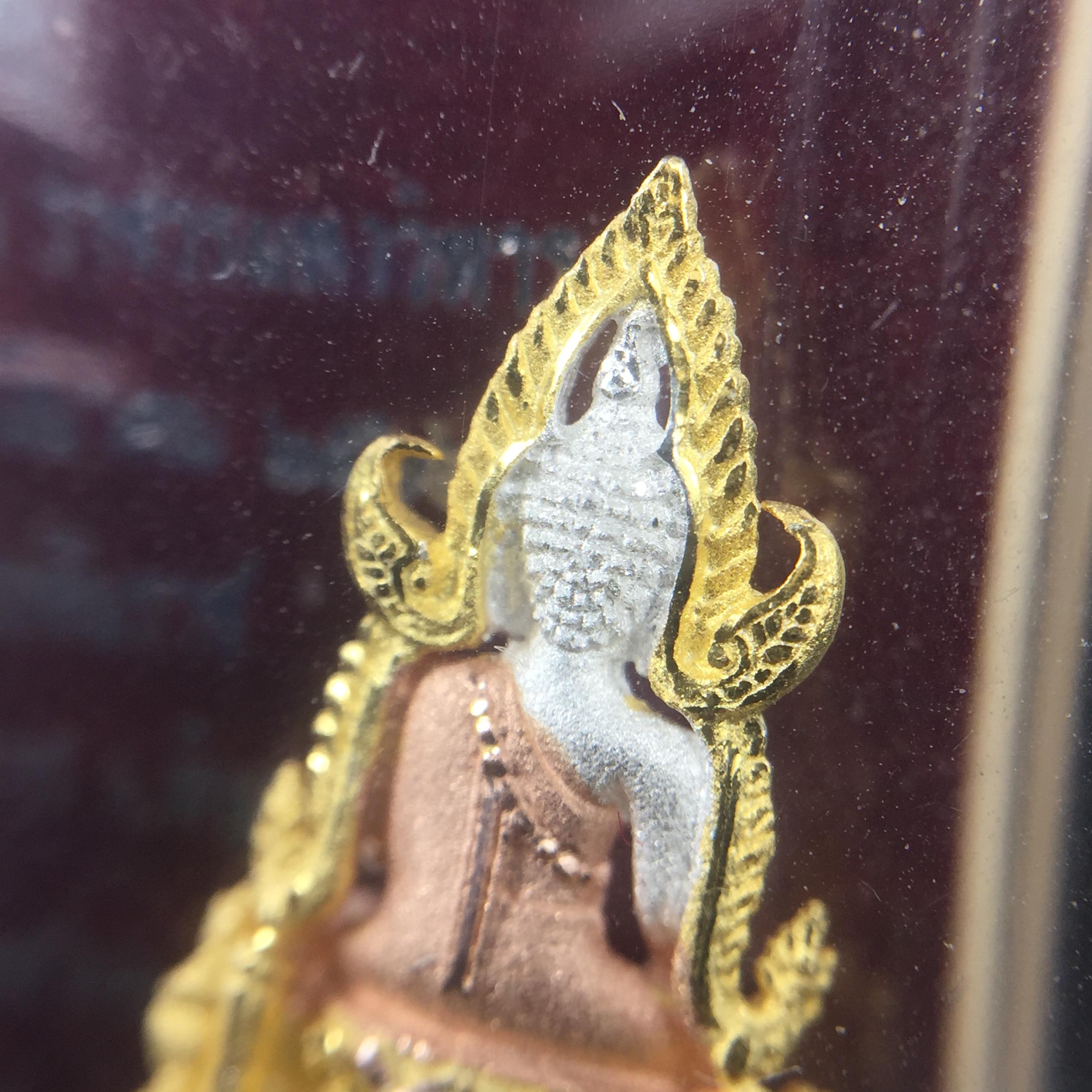 พระพุทธชินราช รุ่น ประวัติศาสตร์ มูลนิธิเพื่อตำรวจไทยจัดสร้าง ปี 2562 เนื้อเงินชุบสามกษัตริย์ขัดเงา พิมพ์ลอยองค์จิ๋ว