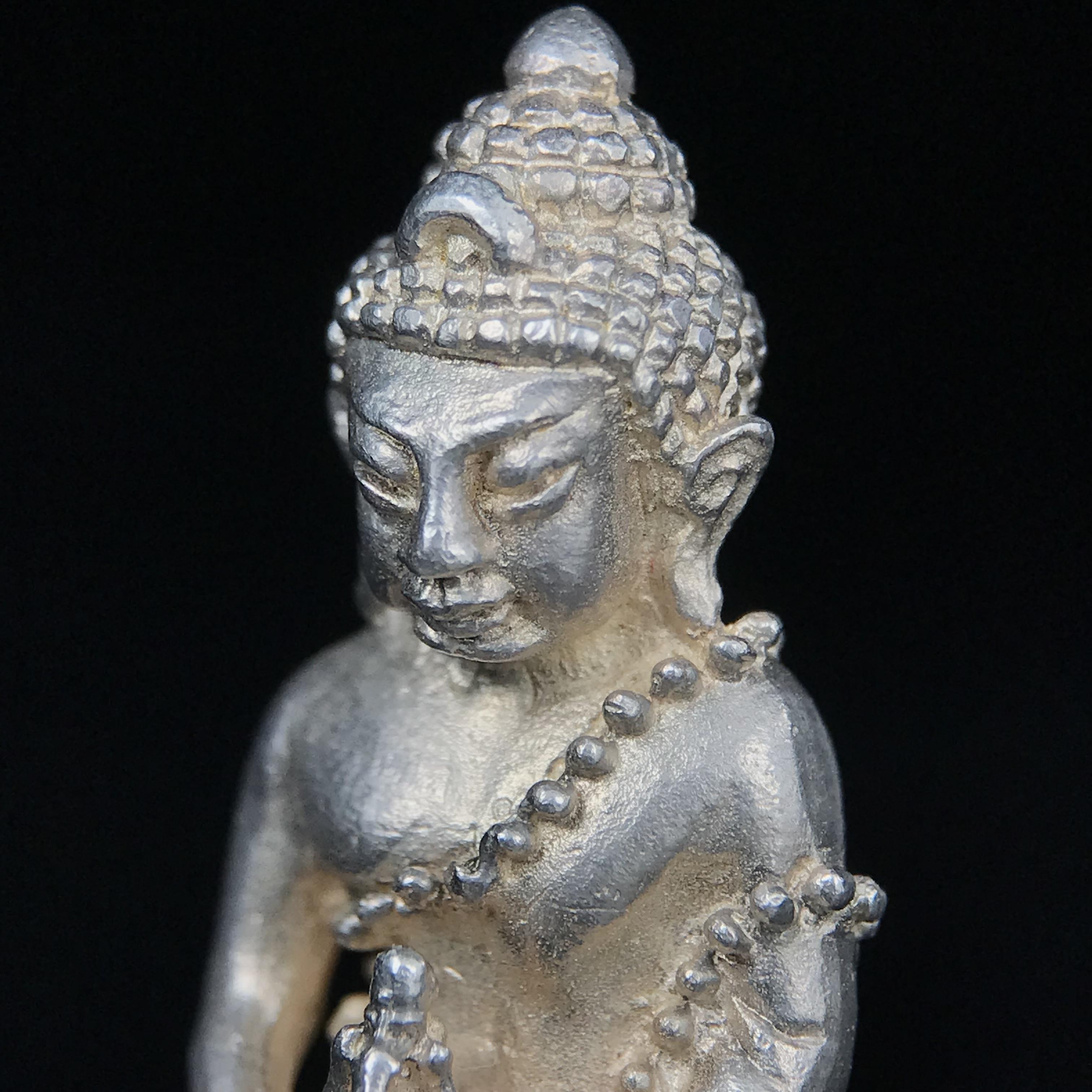 พระกริ่งญาณสังวร(พระกริ่ง ญส.)ปี 2519 เนื้อเงิน(สภาพสวยผิวเดิมขึ้นน้ำทองสวยมาก) สมเด็จพระญาณสังวรและหลวงพ่อคูณ ปริสุทโธ จับสายสูตรร่วมกันในพิธีเททอง ณ อุโบสถวัดบวรนิเวศวิหาร(พิธีใหญ่ เจตนาดี หลวงปู่โต๊ะร่วมปลุกเสก)(แบบนี้ไม่ควรพลาด)หายาก 1ใน 999 องค์