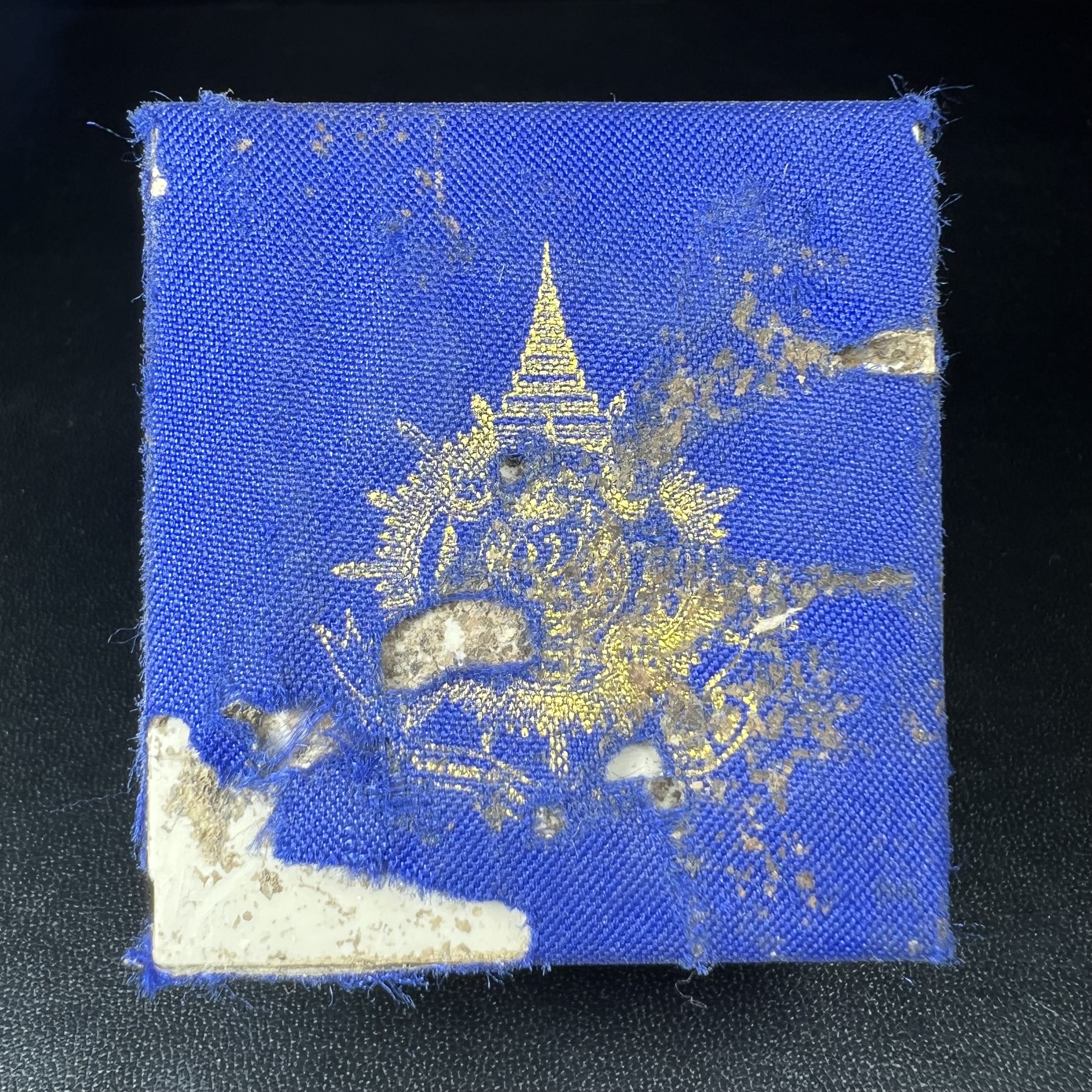 พระกริ่งไพรีพินาศ บรรจุเหล็กไหล ครั้งแรกและครั้งเดียวในประวัติศาสตร์ เฉลิมพระเกียรติ พระบาทสมเด็จพระเจ้าอยู่หัวรัชกาลที่9 พระชนมพรรษา 6 รอบ ปี2542 เนื้อสัมฤทธิ์(บรรจุเหล็กไหล)ดีนอก-ดีใน พิธีใหญ่ มวลสารเด่น (หายาก)***กล่องบรรจุเก่าชำรุดตามรูป***