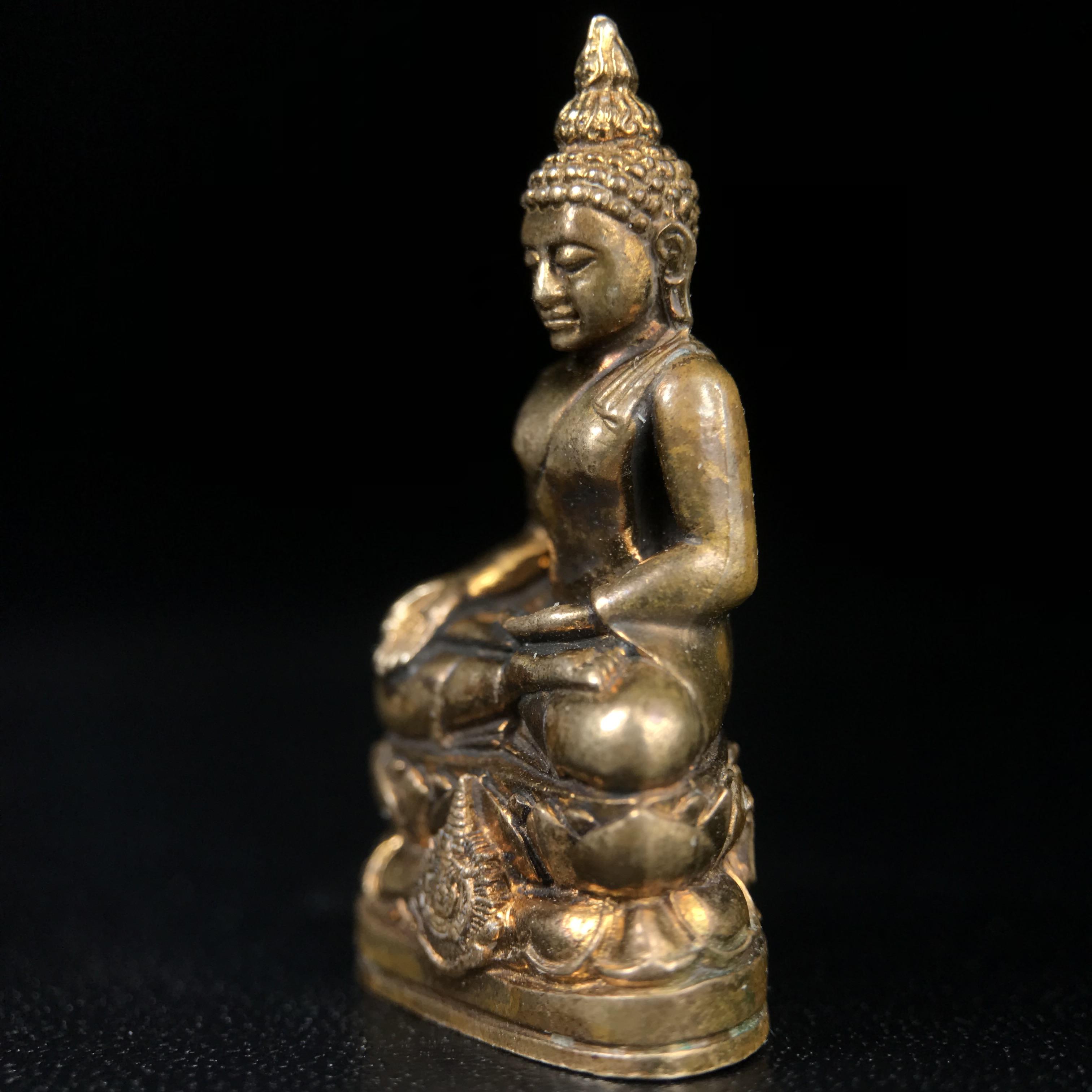 พระกริ่งไพรีพินาศ บรรจุเหล็กไหล ครั้งแรกและครั้งเดียวในประวัติศาสตร์ เฉลิมพระเกียรติ พระบาทสมเด็จพระเจ้าอยู่หัวรัชกาลที่9 พระชนมพรรษา 6 รอบ ปี2542 เนื้อสัมฤทธิ์(บรรจุเหล็กไหล)ดีนอก-ดีใน พิธีใหญ่ มวลสารเด่น(พิเศษกรรมการ ตอก 2 โค๊ต หมายเลข ๒๒๑๘)หายาก