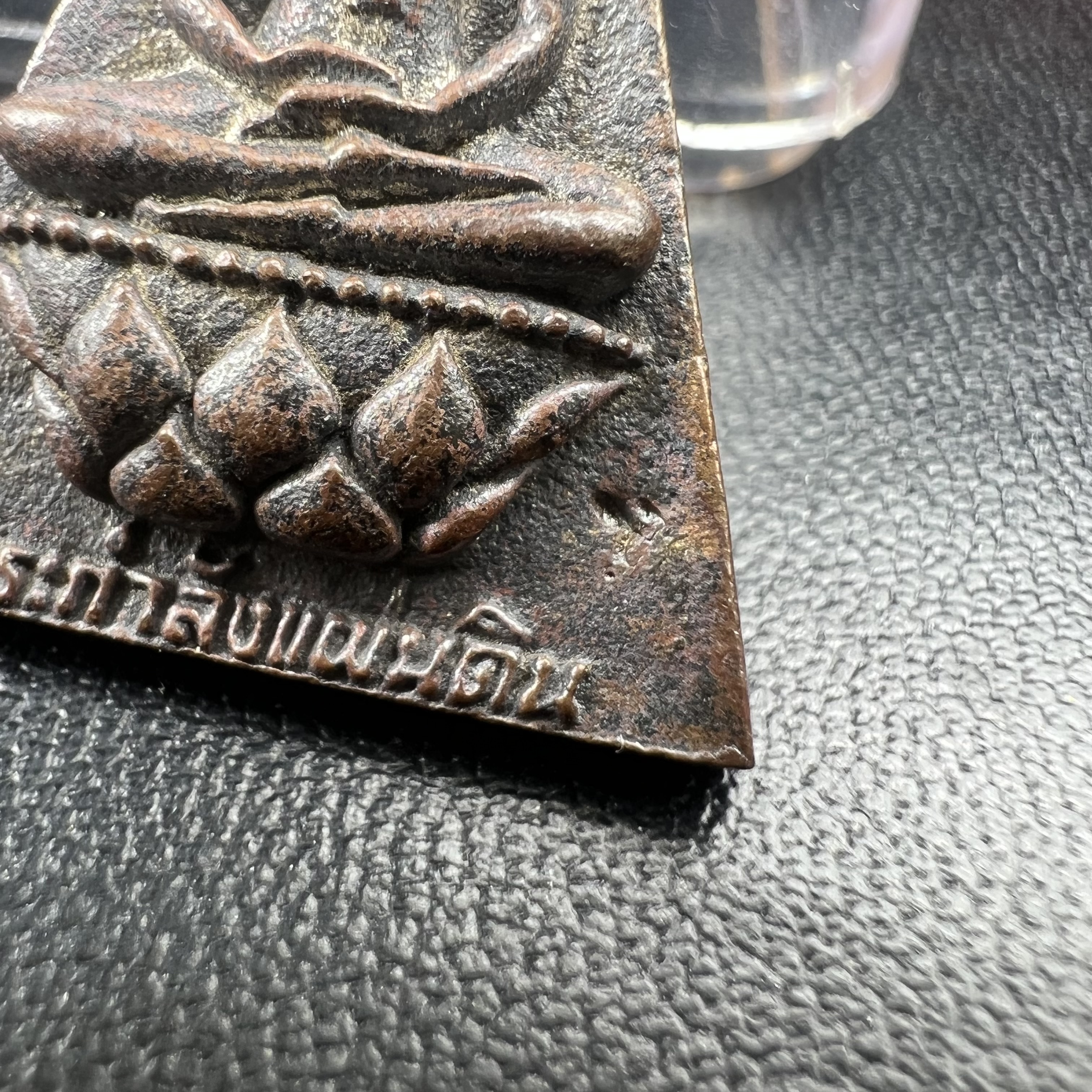 พระกำลังแผ่นดิน (สมเด็จจิตรลดา2) จัดสร้างเฉลิมพระเกียรติ ร.9 ครองราชย์ 50 ปี 2539 เนื้อเงิน(ผิวเดิมกลับดำ รุ้งๆสวย)+เนื้อนวโลหะ(สร้างน้อยหายาก)พร้อมกล่องบรรจุเดิมครบสมบูรณ์(1ใน2539องค์)