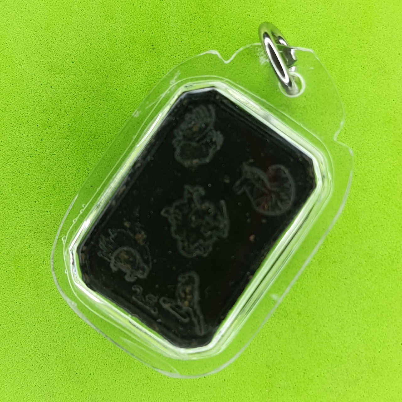 พระเครื่อง หลวงพ่อปาน รุ่น กฤษฎาภินิหาร อำนาจ เมตตา แคล้วคลาด ไม่จน สีทำเก่า เลี่ยมกรอบ พระหลวงพ่อปาน หลวงพ่อปาน พระแท้ หลวงพ่อปานทรงครุฑ