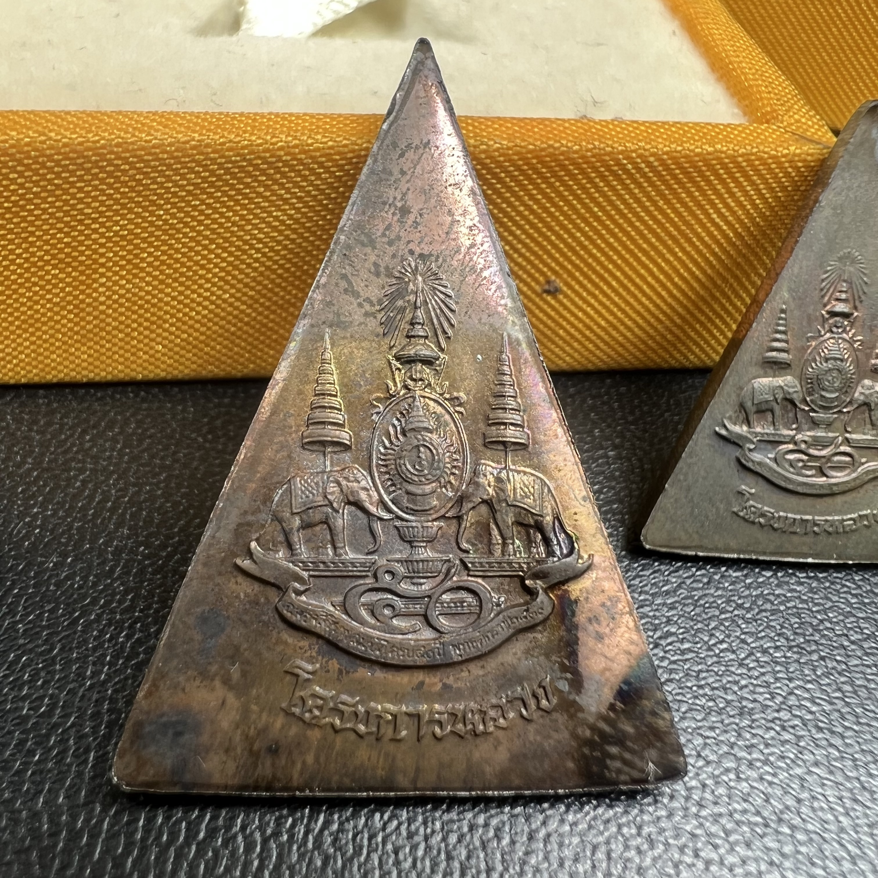 พระพุทธนวราชบพิตร พระพิมพ์จิตรลดา โครงการหลวง ปี2539 (พิมพ์ใหญ่+พิมพ์เล็ก) เนื้อนวโลหะ พร้อมกล่องบรรจุเดิม พิธีใหญ่ ปลุกเสกวัดพระแก้ว(1ชุด 2 องค์)