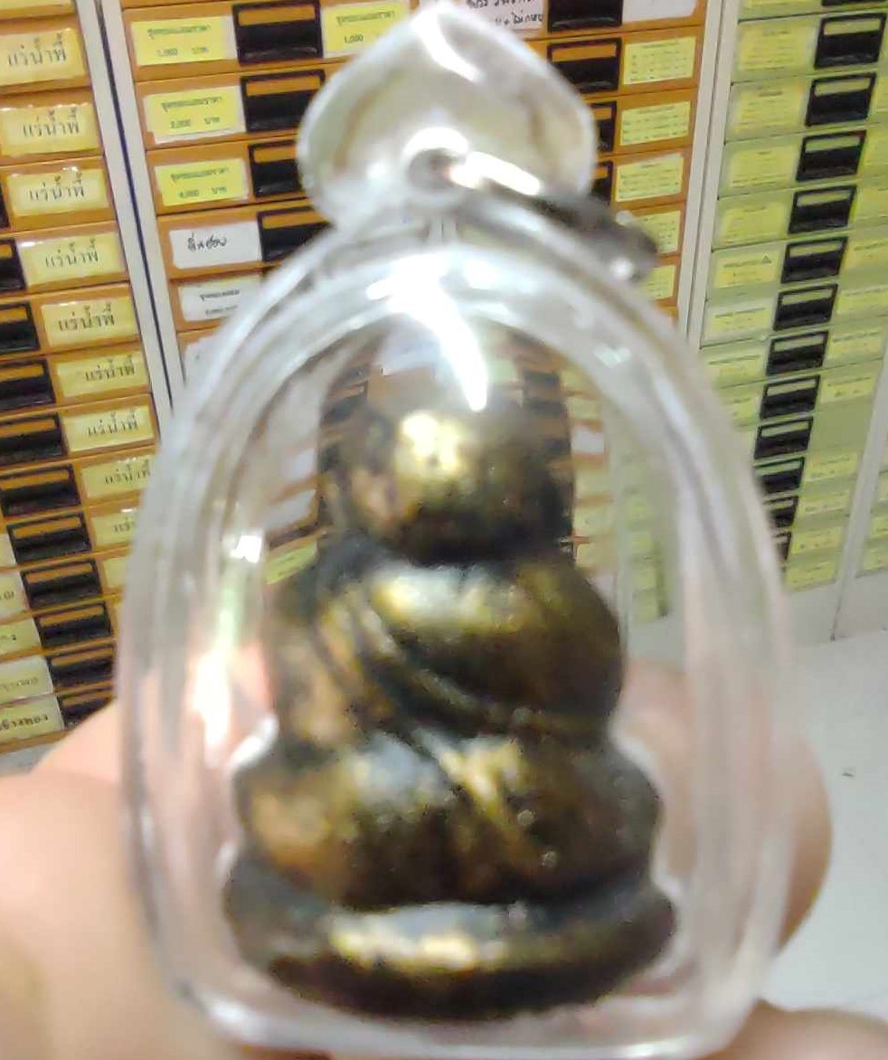 พระสังกัจจายน์ เนื้อแร่น้ำพี้หล่อเร่ซิ่น ทำสีดำทำเก่า อัดกรอบพลาสติกกันน้ำ ขนาดพร้อมกรอบ 4 ซม.