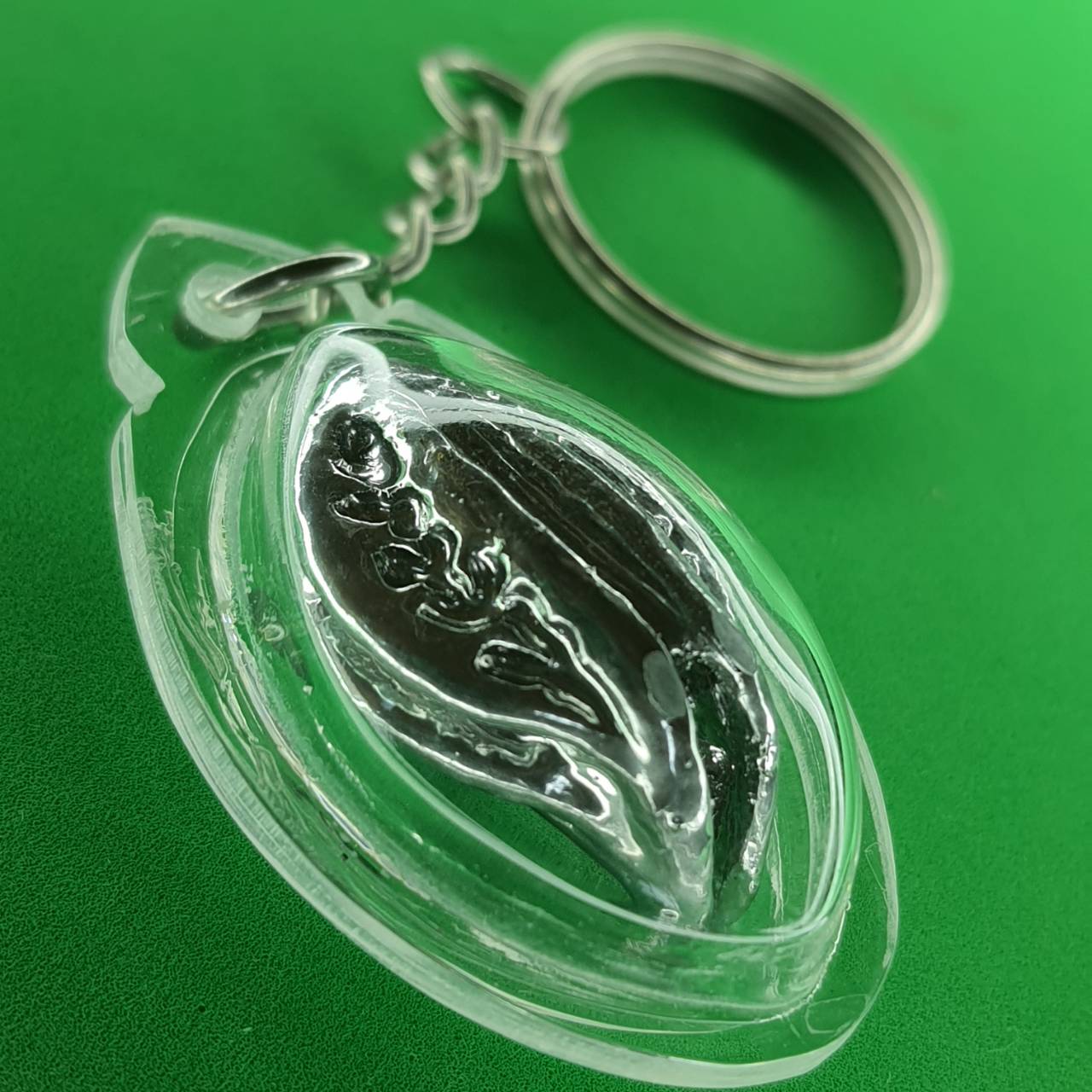 ของป้องกัน เล็บครุฑแบบพวงกุญแจ สีเงิน เล็บครุฑ เล็บพญาครุฑอ ของแท้ ผลเล็บครุฑ