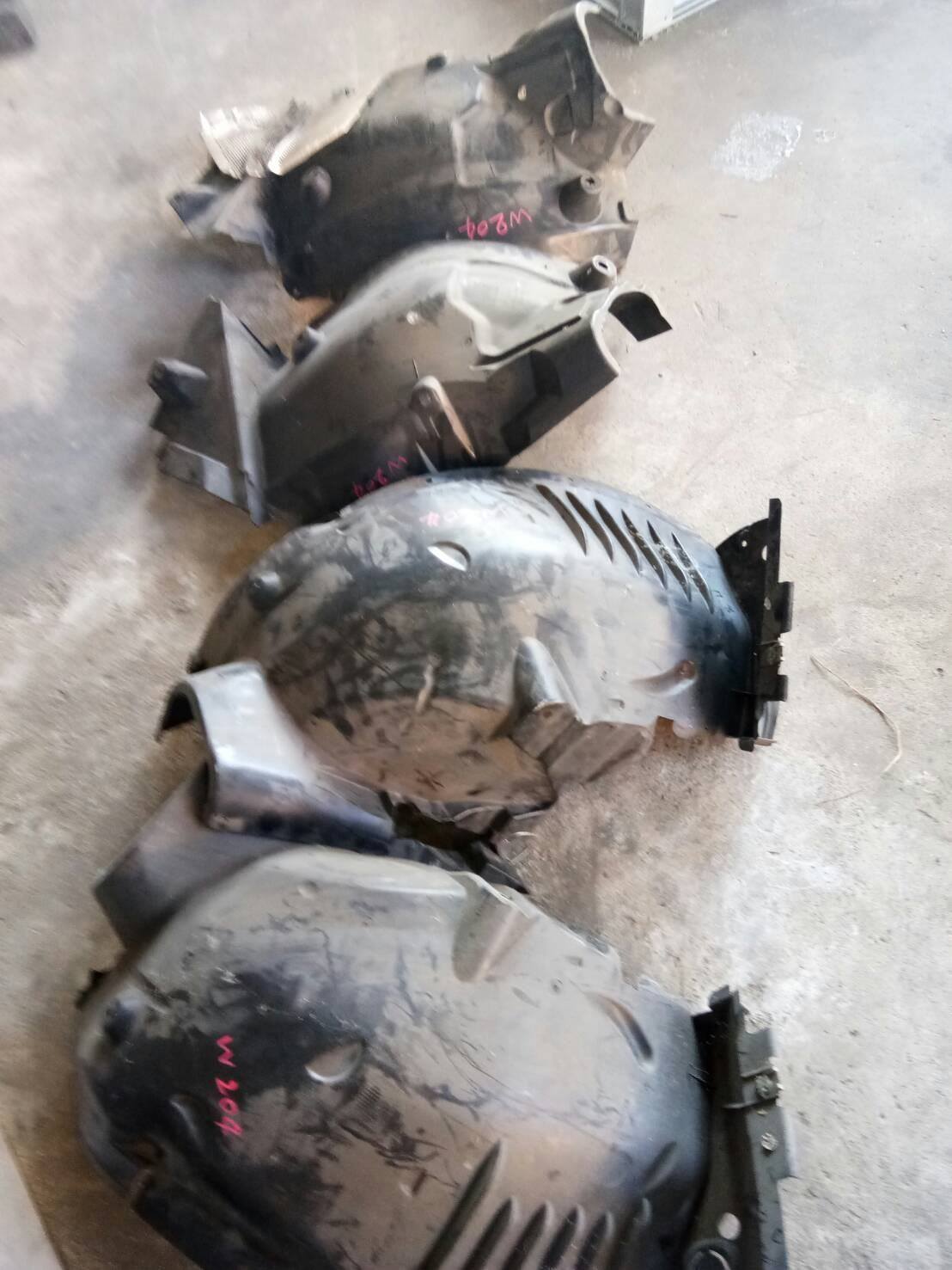 ซุ้มล้อชุดพลาสติกปิดใต้เครื่อง BENZ W204