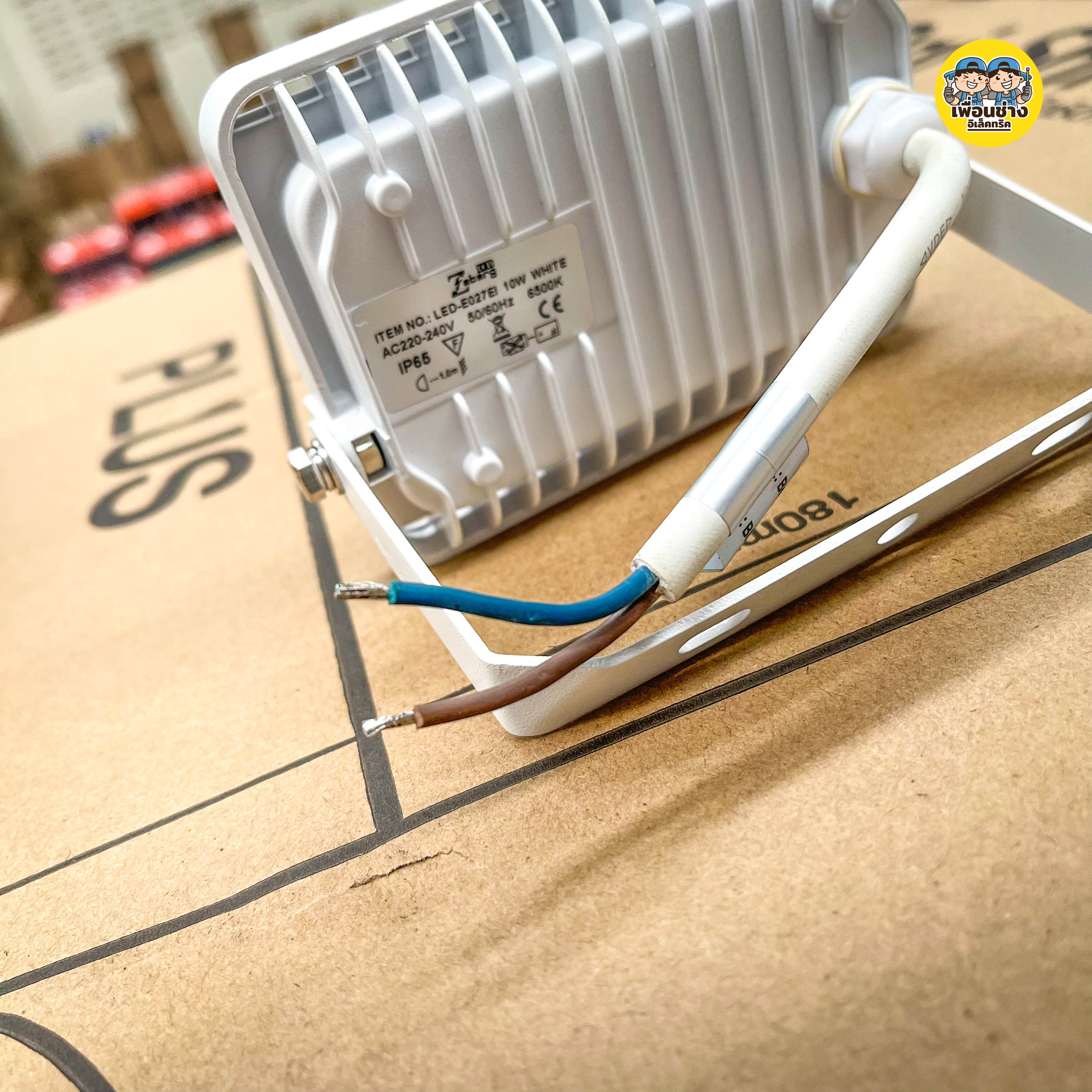 Zeberg ฟลัดไลท์ 10w LED สปอร์ตไลท์ กันน้ำ IP65 Floodlight สปอร์ทไลท์ โคมไฟ แผงไฟ ซีเบิร์ก แอลอีดี ประหยัดไฟ โคมกันน้ำ